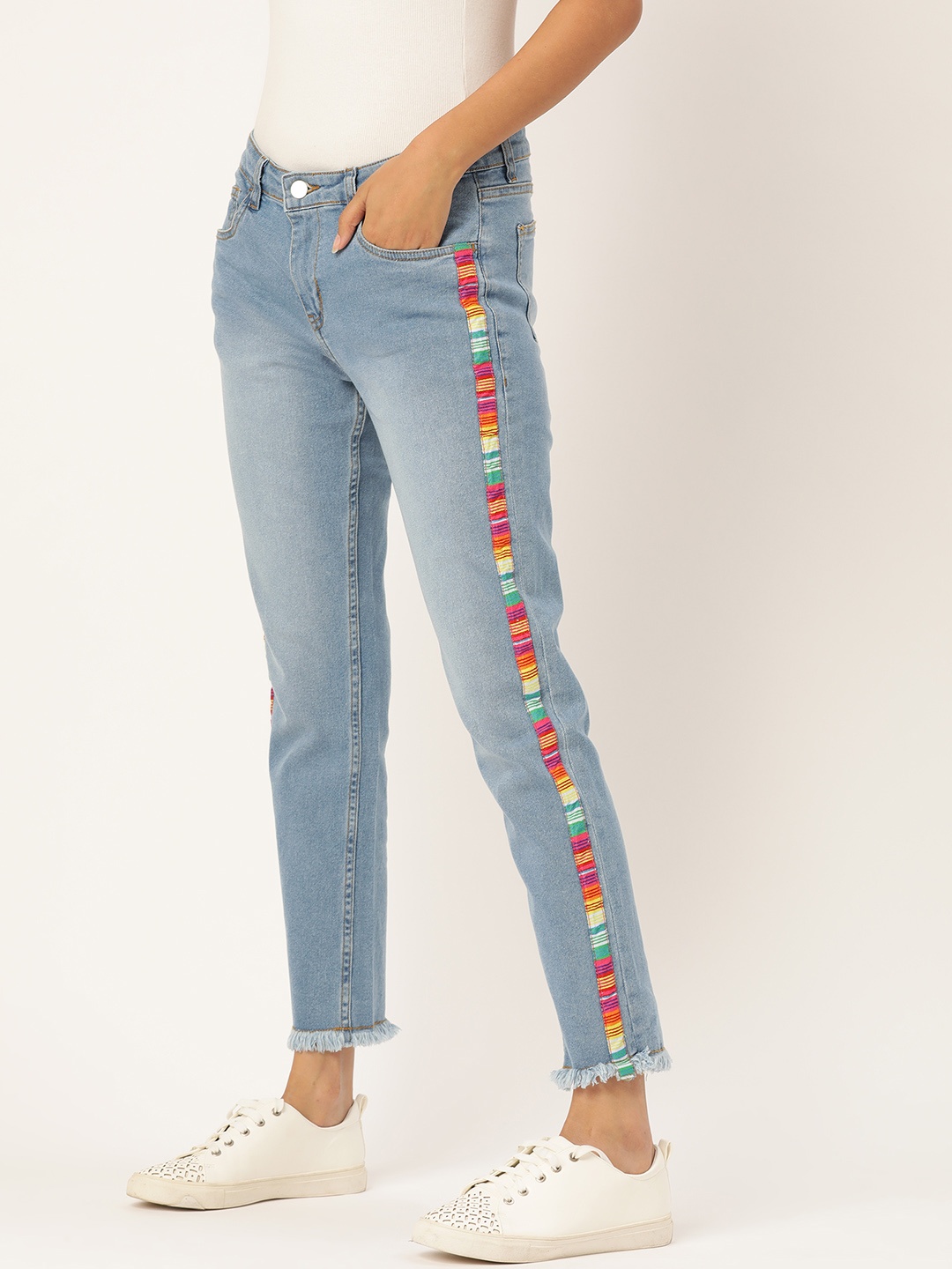 

DressBerry Women Blue Slim Fit Mid-Rise Clean Look Stretchable Cropped Jeans