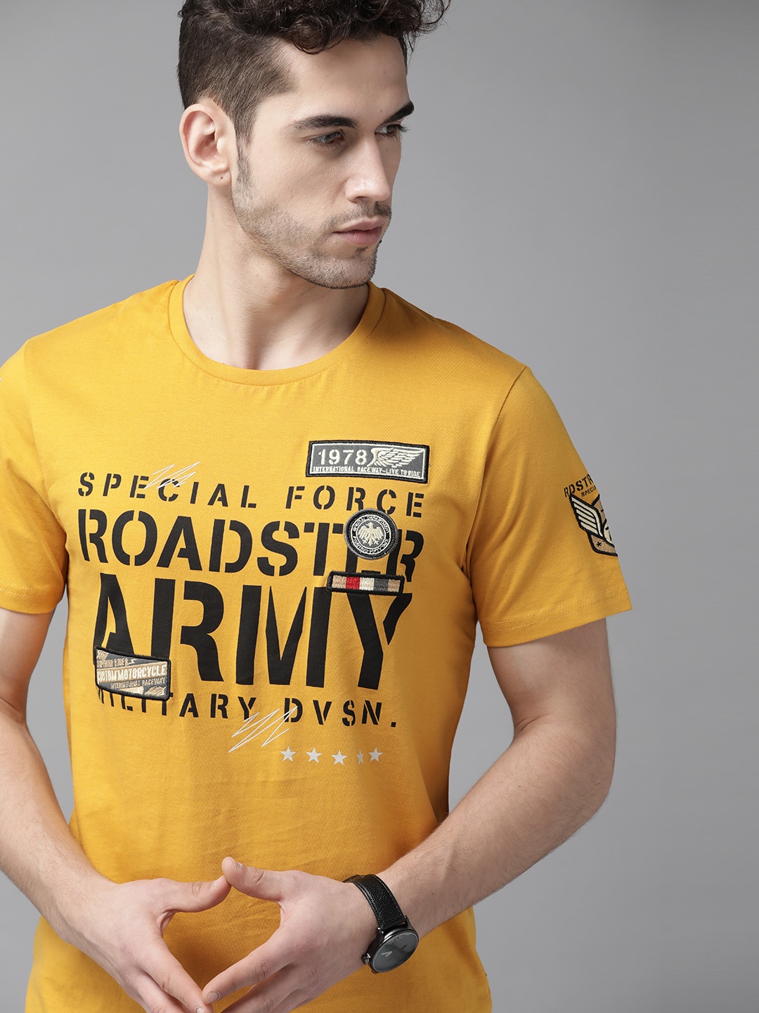 

Roadster Men Mustard Yellow Black Printed Round Neck Pure Cotton T-shirt