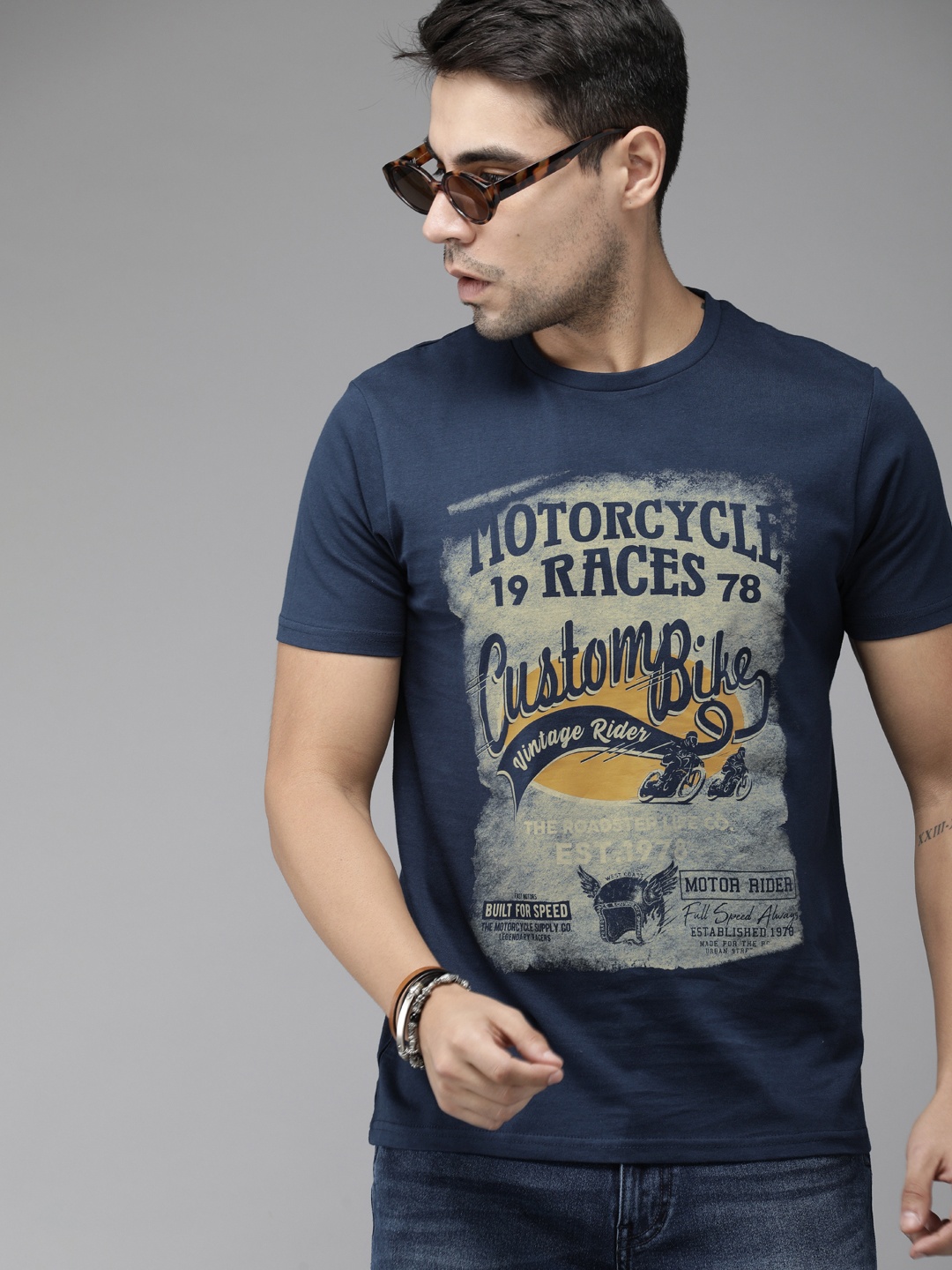 

Roadster Men Navy Blue Printed Round Neck T-shirt