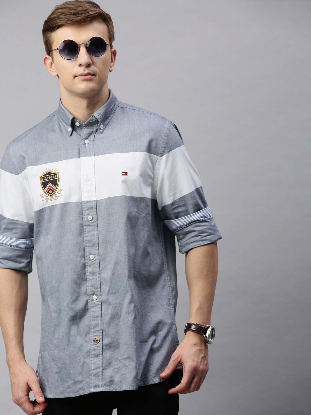 

Tommy Hilfiger Men Navy Blue & White Regular Fit Colourblocked Casual Shirt
