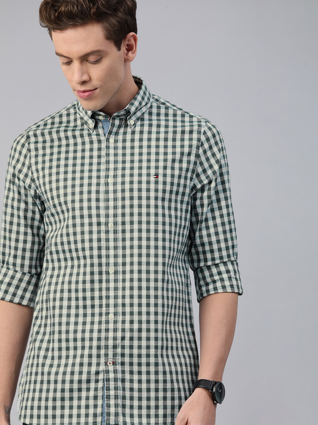 

Tommy Hilfiger Men Green & White Slim Fit Checked Casual Shirt