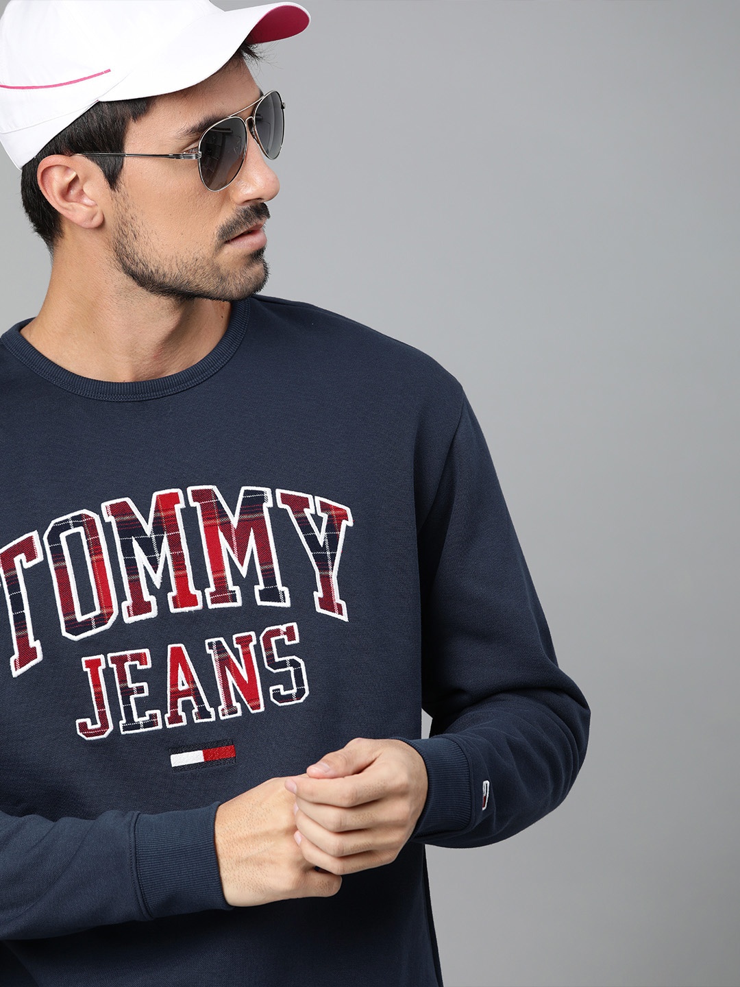 

Tommy Hilfiger Men Navy Blue & White Embroidered Sweatshirt