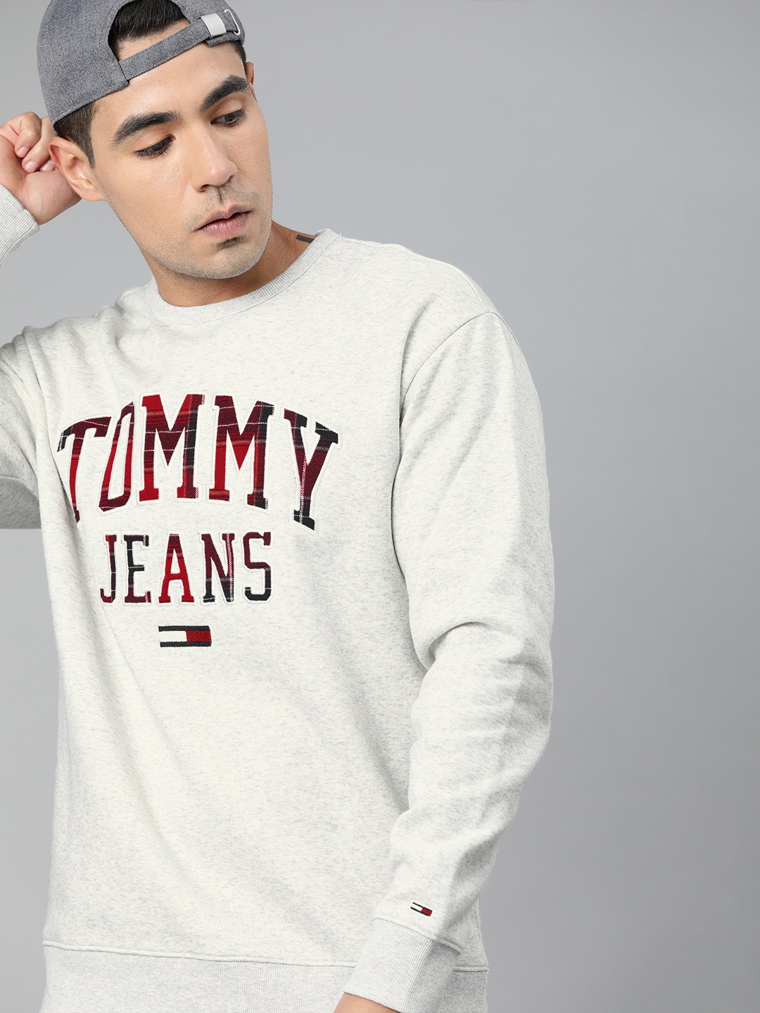 

Tommy Hilfiger Men Grey Melange & Red Embroidered Sweatshirt