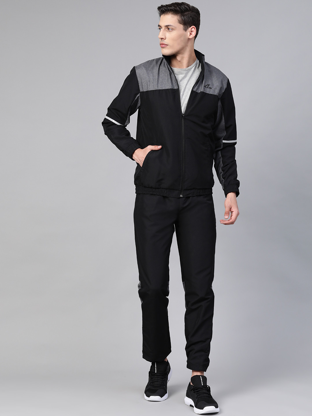 

Alcis Men Black & Grey Colourblocked Sports Tracksuit