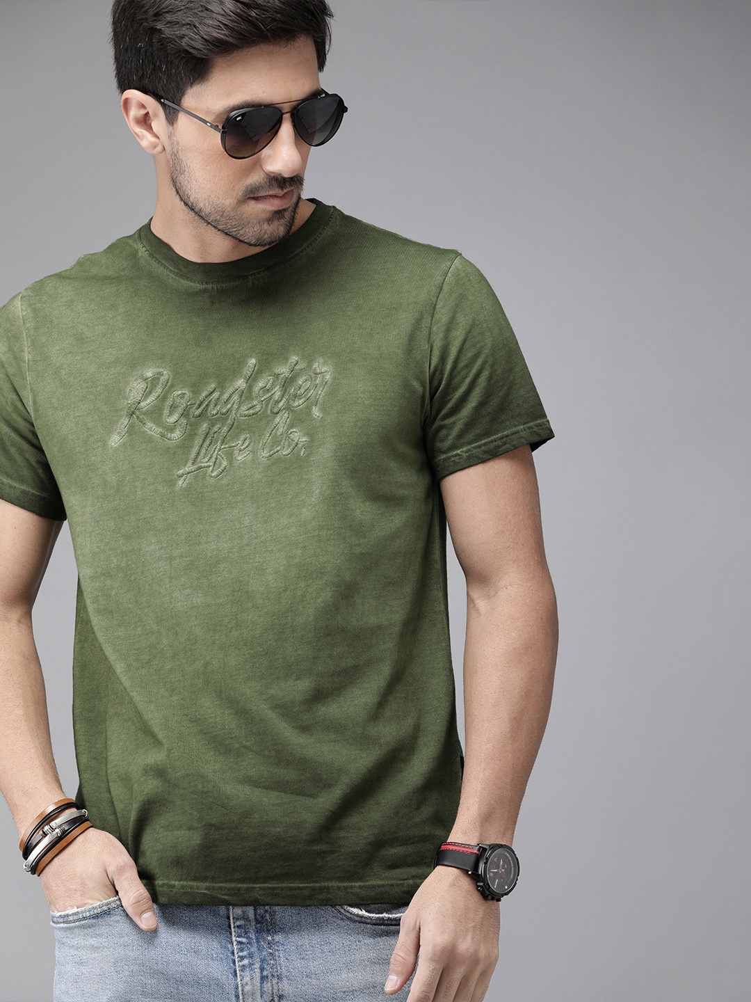 

Roadster Men Olive Green Self Design Round Neck T-shirt