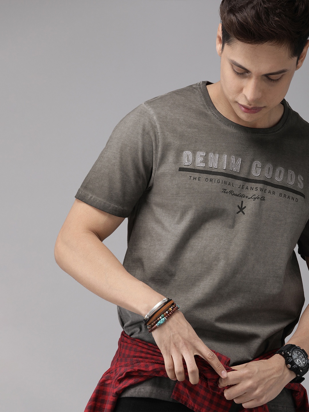 

Roadster Men Charcoal Grey Printed Applique Round Neck Pure Cotton T-shirt