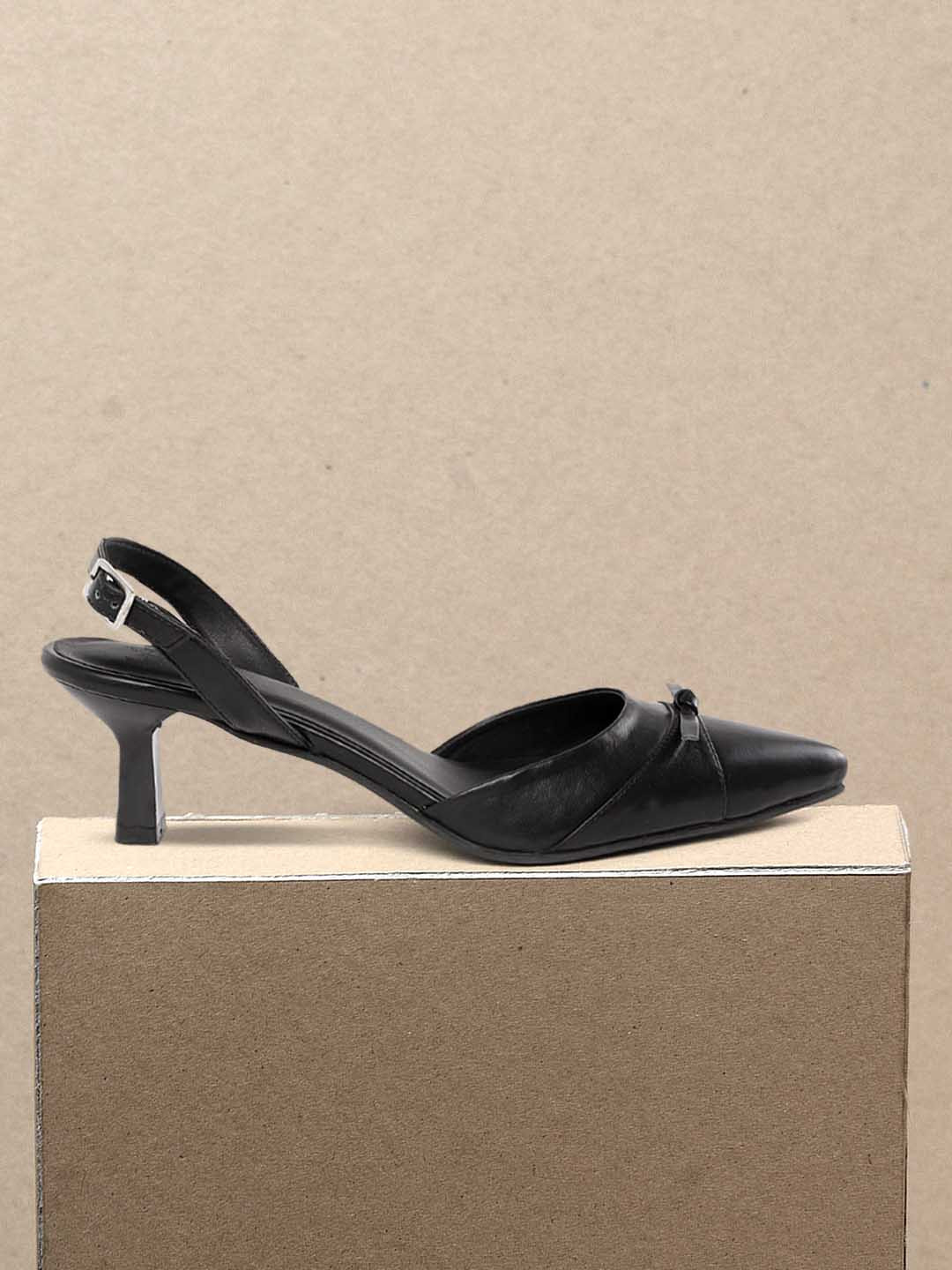 

her by invictus Women Black Solid Pumps