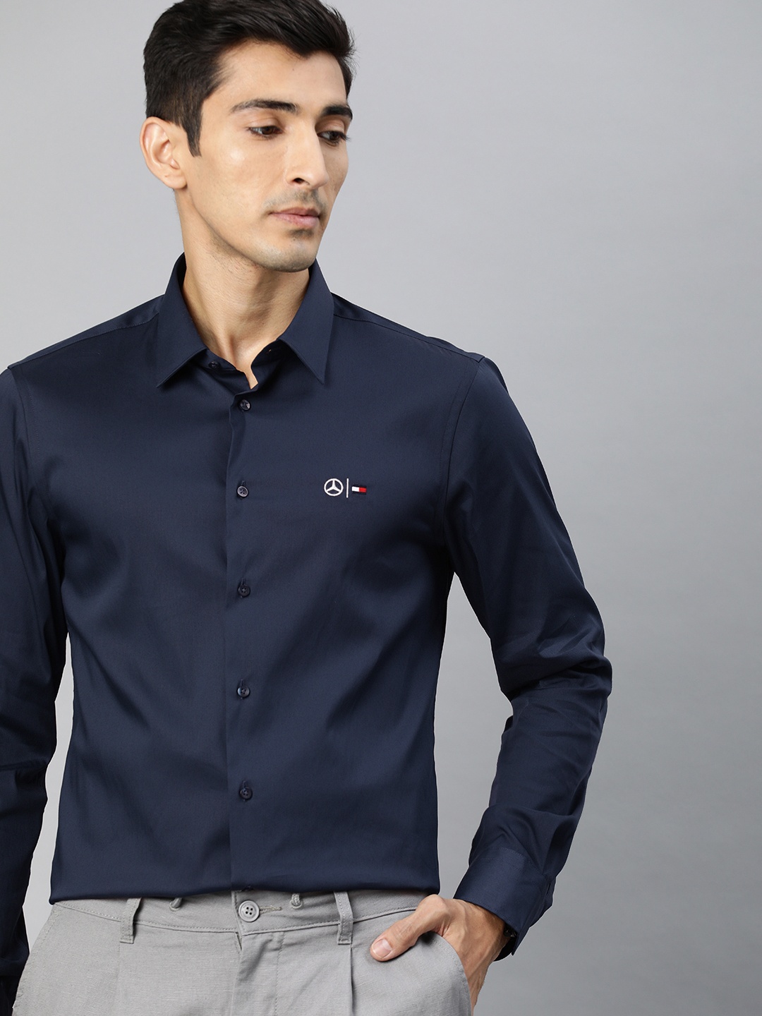 

Tommy Hilfiger Men Navy Blue Slim Fit Solid Formal Shirt