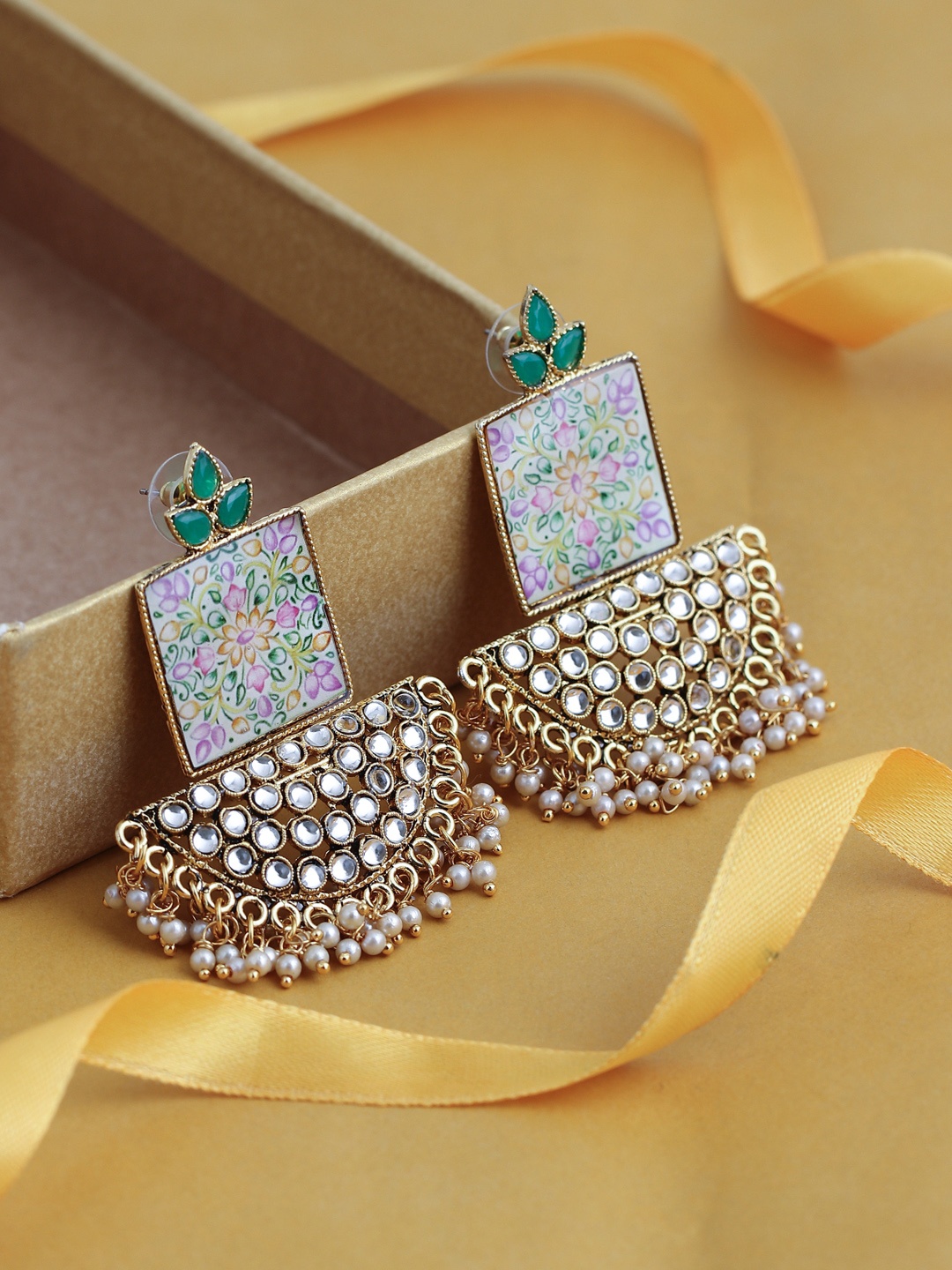 

Sukkhi Green Gold-Plated Handcrafted Kundan & Pearls Geometric Drop Earrings