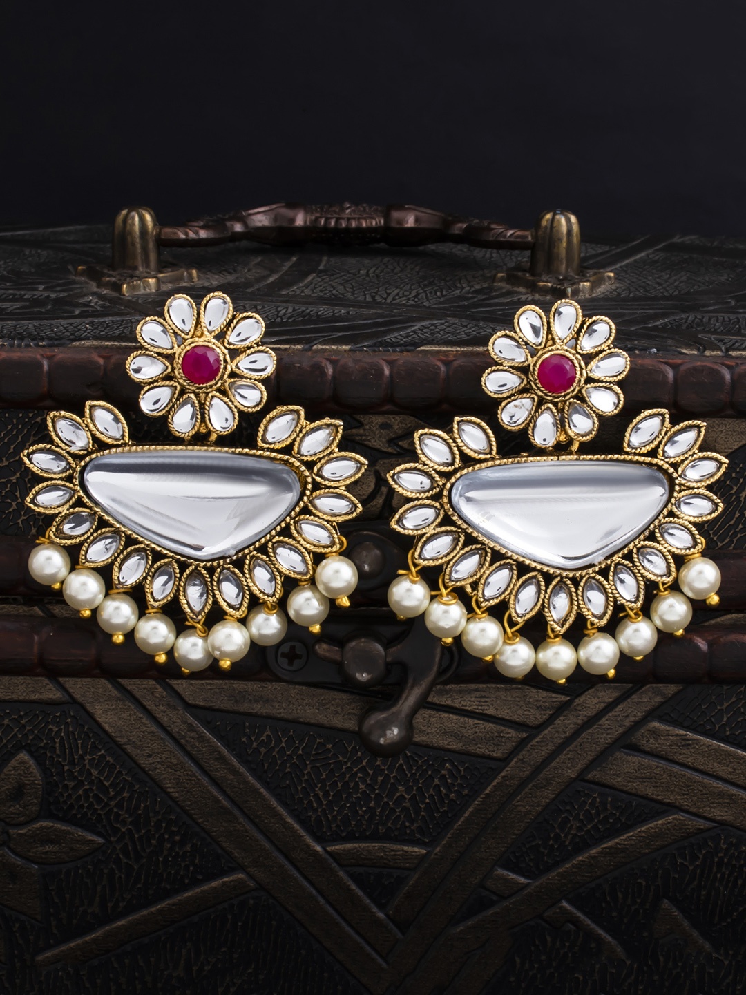 

Sukkhi Gold-Plated Kundan Studded Classic Drop Earrings