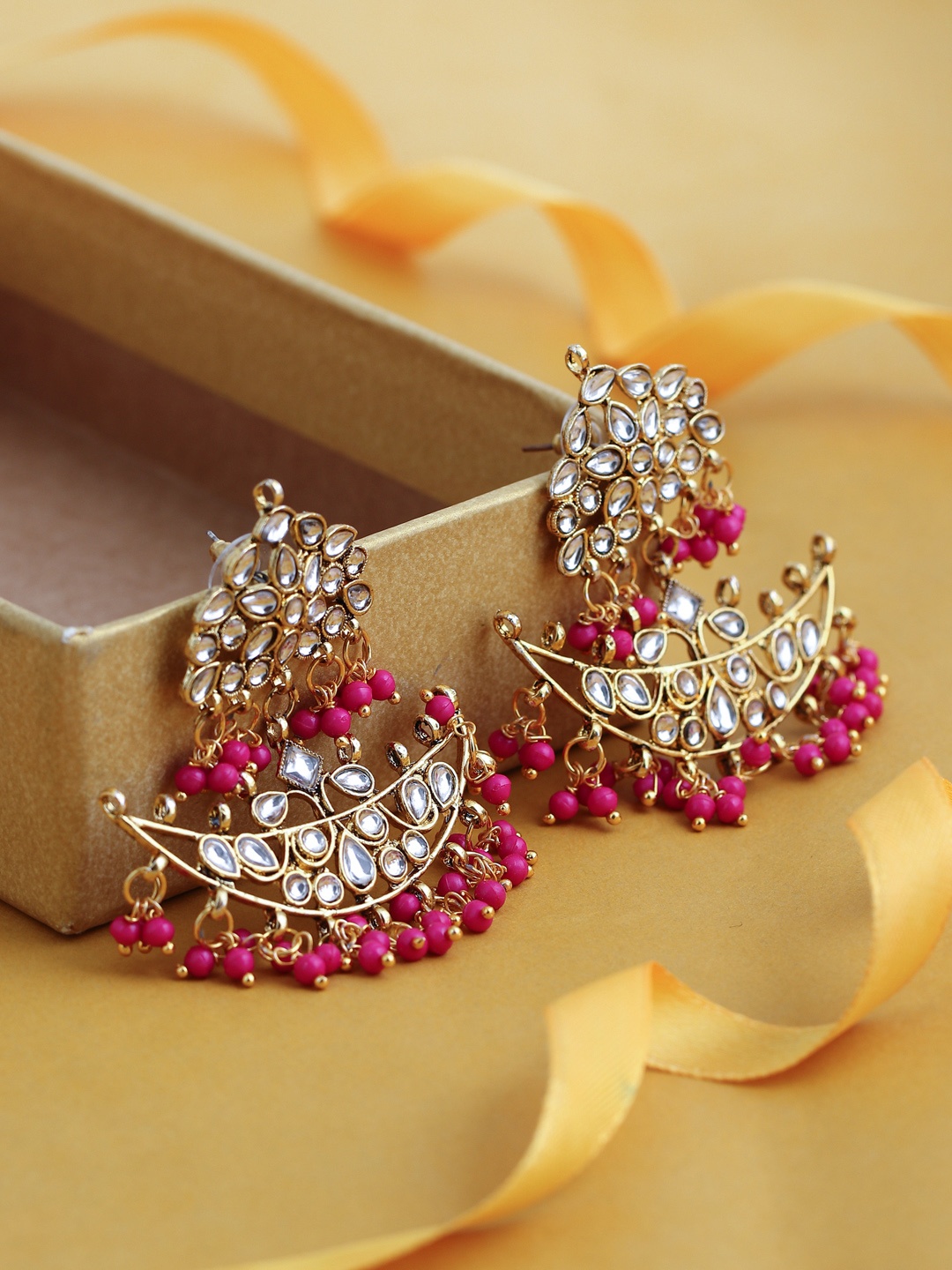 

Sukkhi Gold-Plated & Pink Kundan Studded Classic Chandbalis