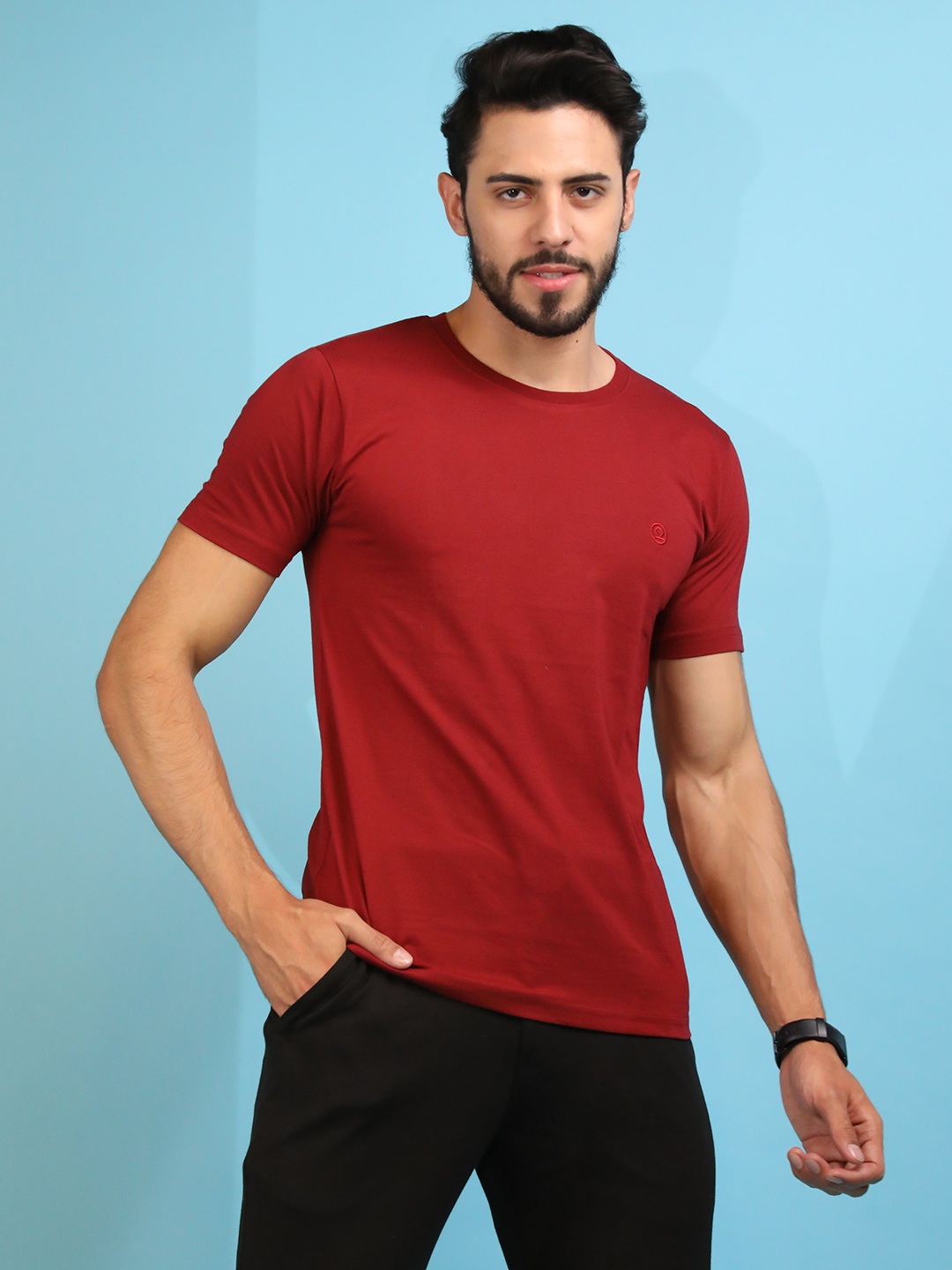 

CHKOKKO Men Maroon Solid Round Neck T-shirt