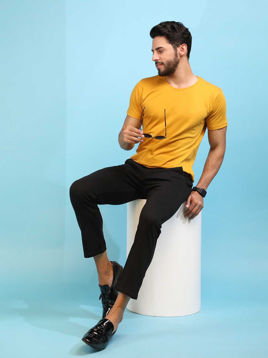 

CHKOKKO Men Mustard Yellow Solid Round Neck T-shirt