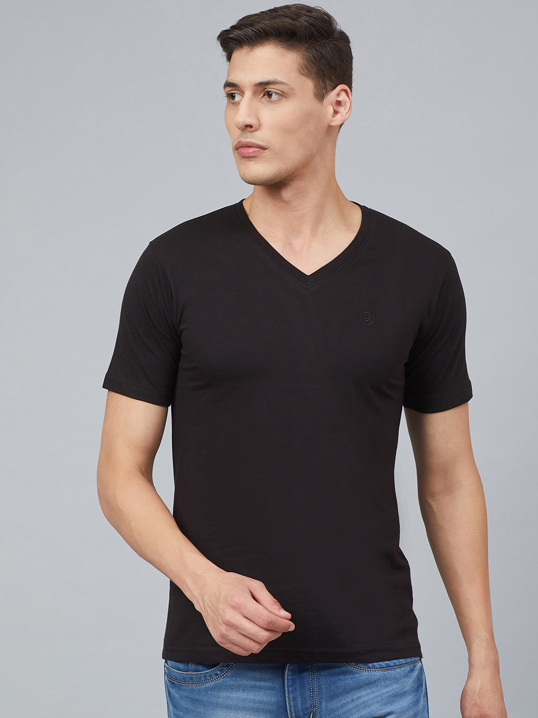 

CHKOKKO Men Black Solid V-Neck T-shirt