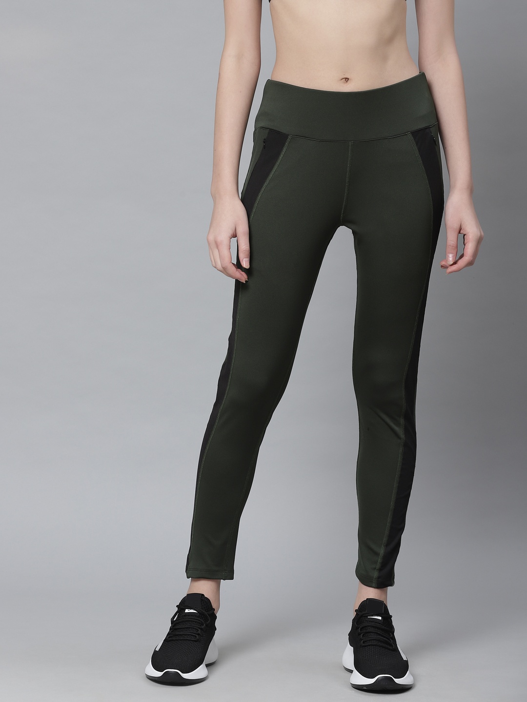 

CHKOKKO Women Green & Black Solid Yoga Stretchable Gym Tights