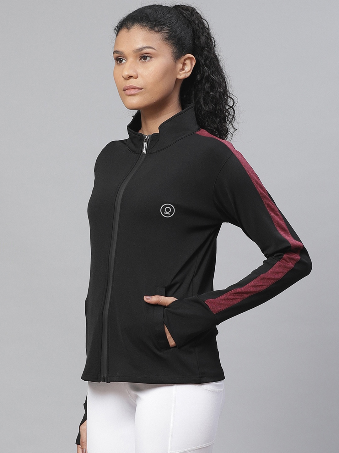 

CHKOKKO Women Black & Red Solid Running Jacket