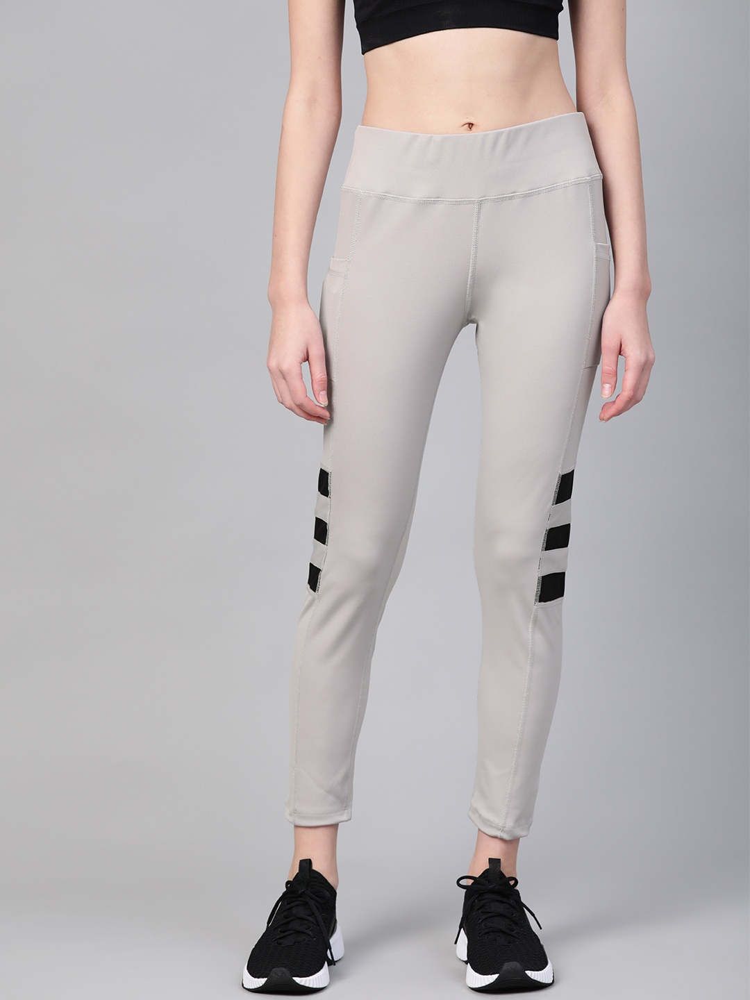 

CHKOKKO Women Grey & Black Solid Yoga Tights