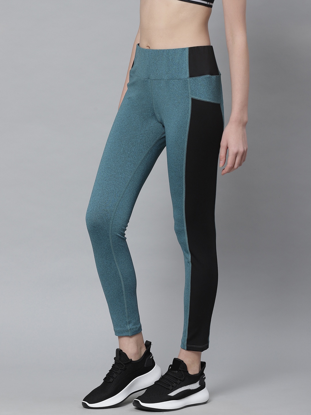 

CHKOKKO Women Green Solid Yoga Tights