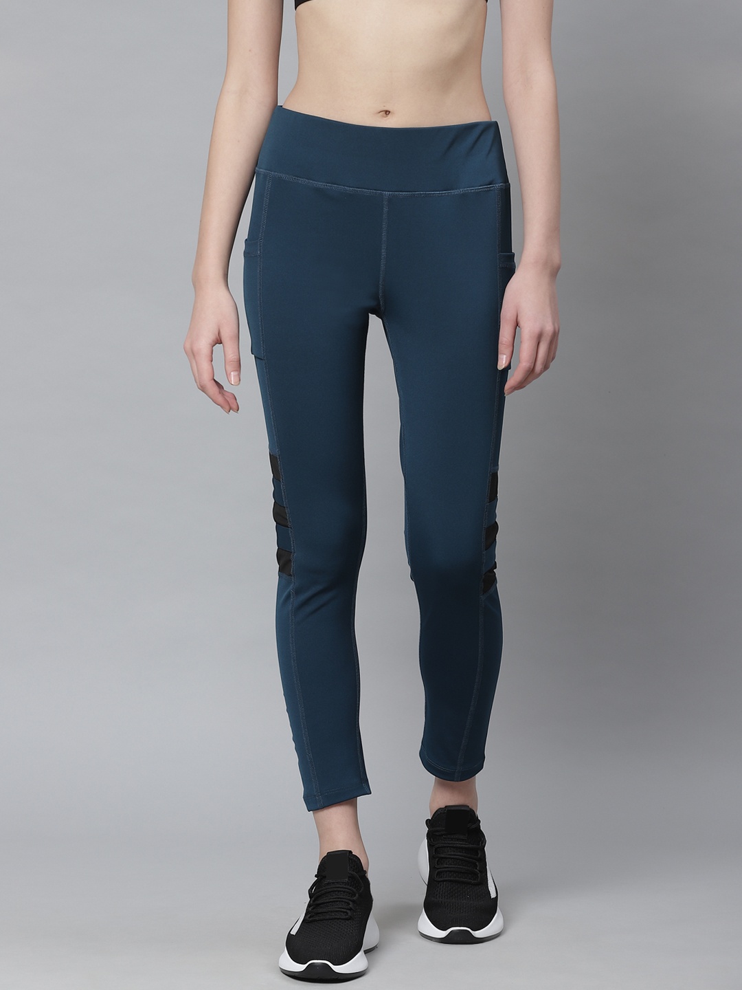 

CHKOKKO Women Teal Blue Solid Yoga Stretchable Cropped Gym Tights