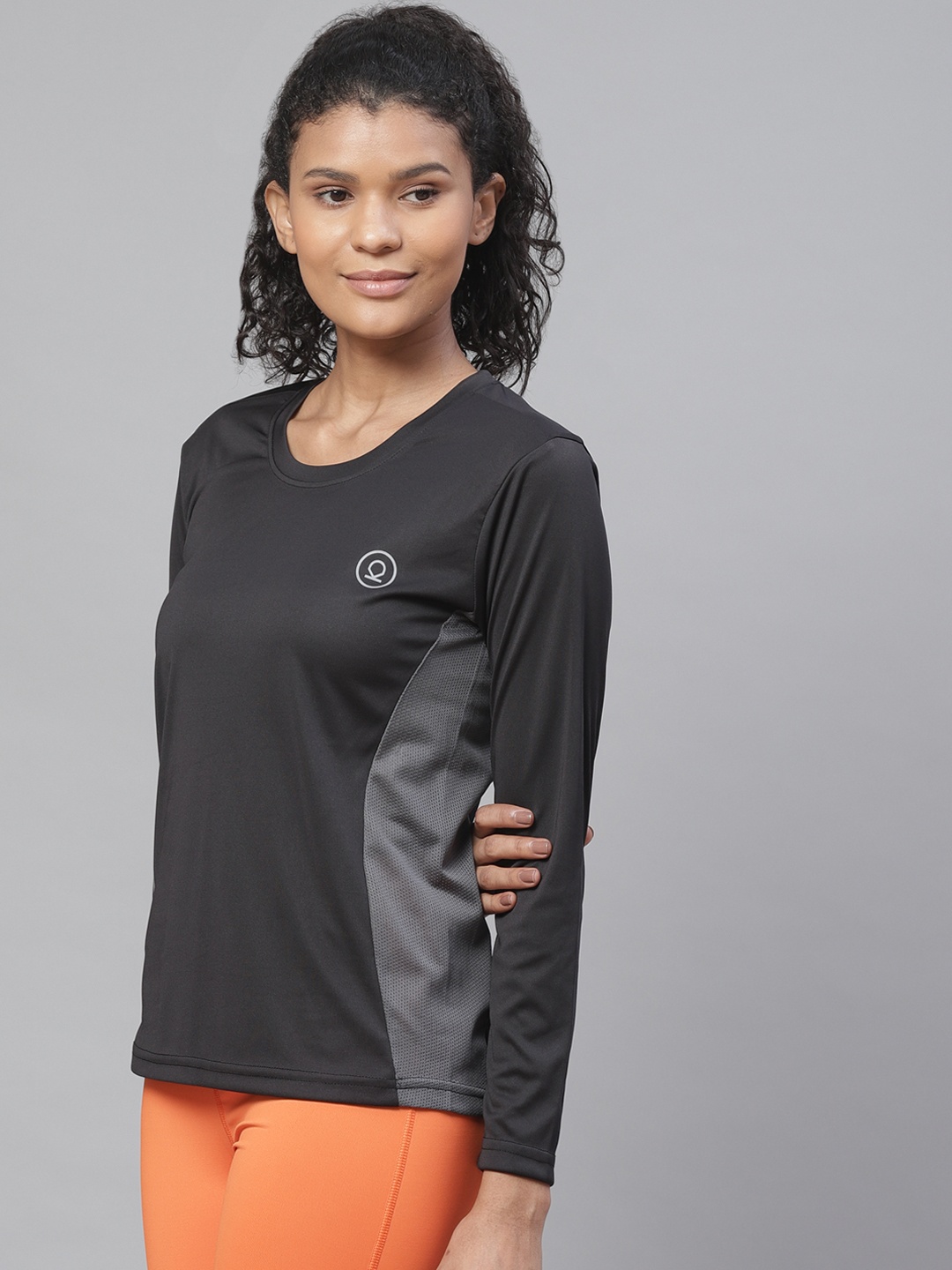 

CHKOKKO Women Black & Grey Colourblocked Round Neck Yoga T-shirt