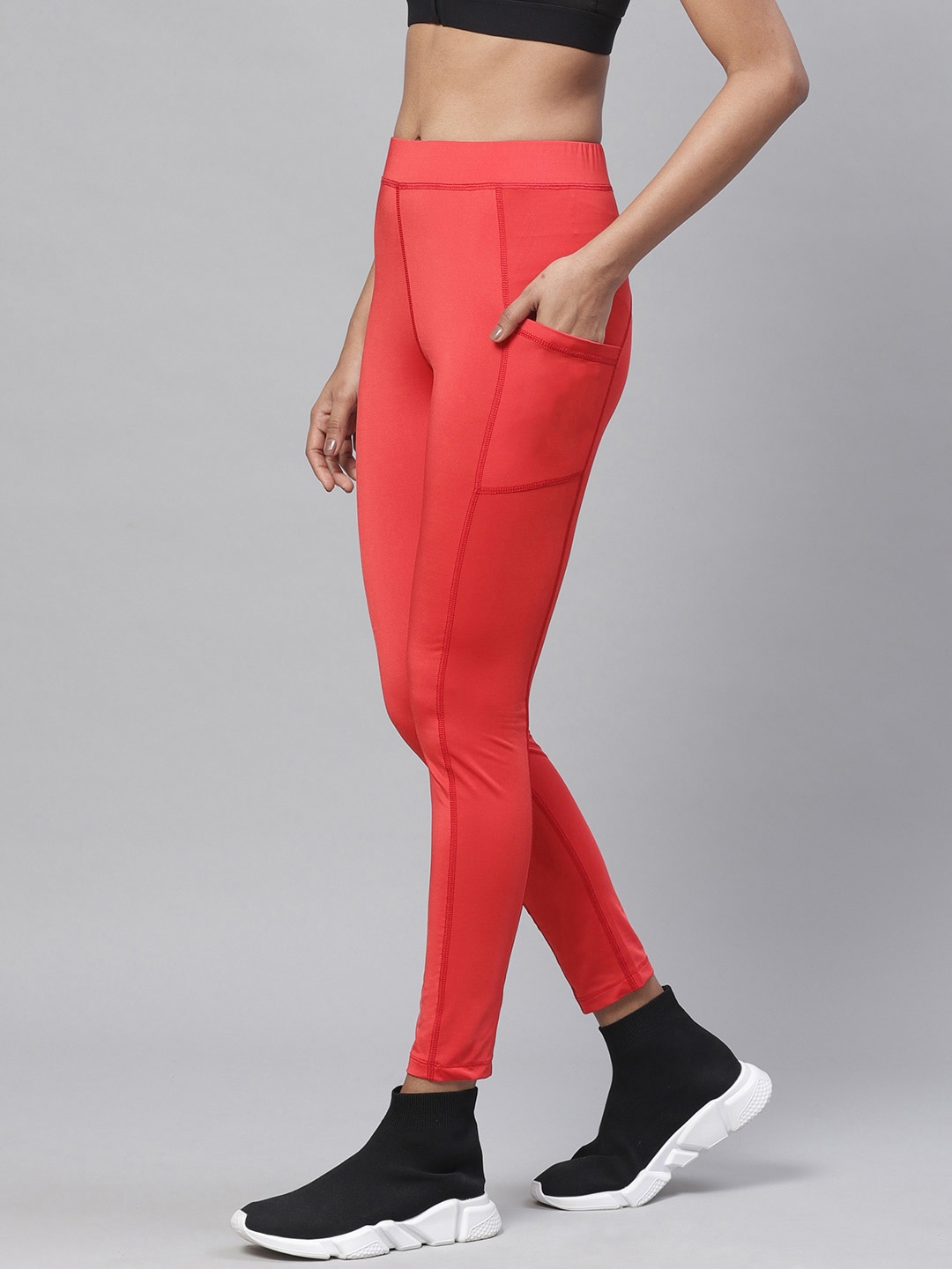 

CHKOKKO Women Red Solid Yoga Tights
