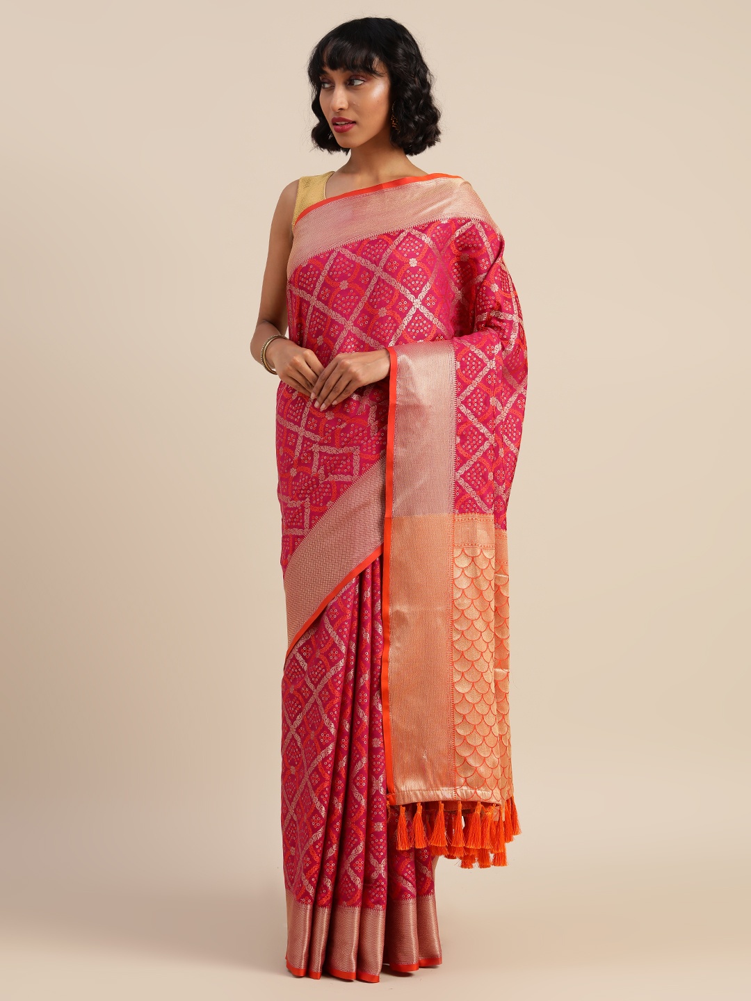 

VASTRANAND Magenta Pink & Gold-Toned Silk Blend Woven Design Patola Saree