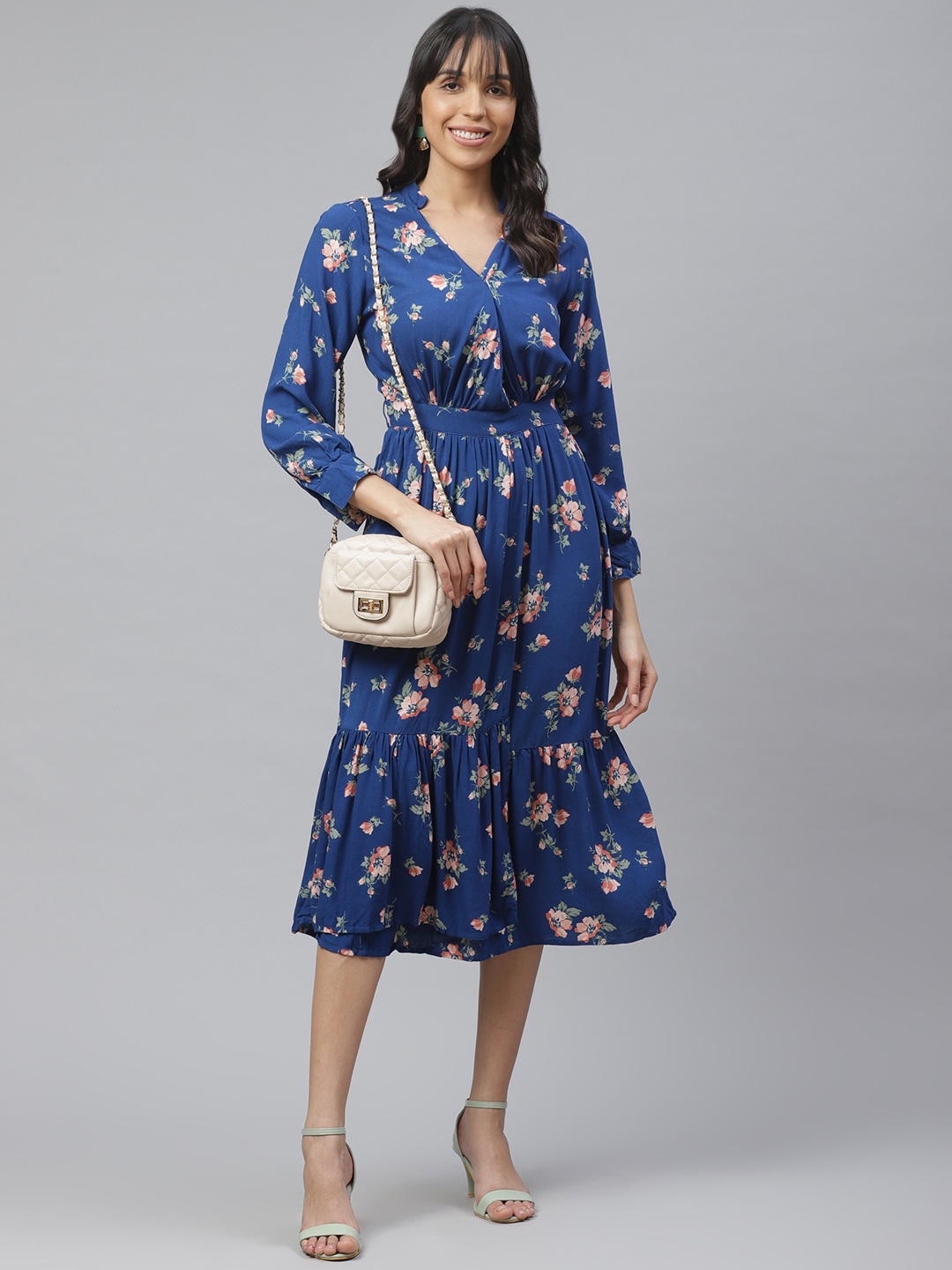 

ATRAENTA Women Blue & Pink Floral Print Wrap Dress