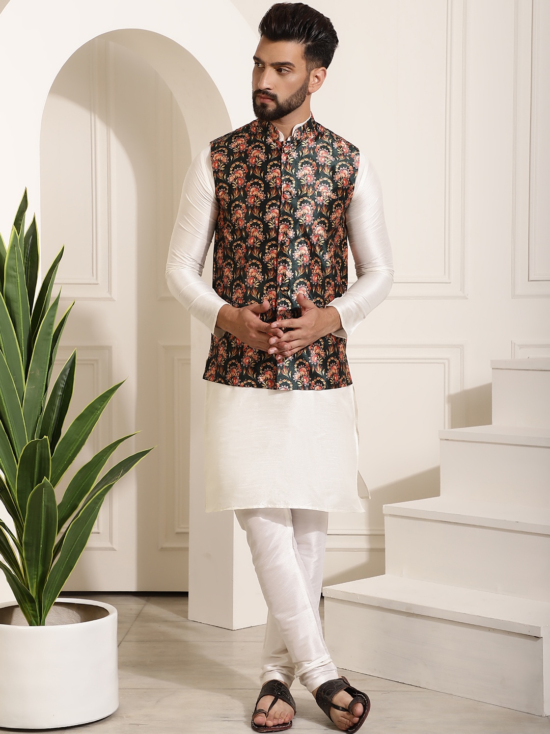 

SOJANYA Men Off-White & Olive Green Solid Kurta with Churidar & Nehru Jacket