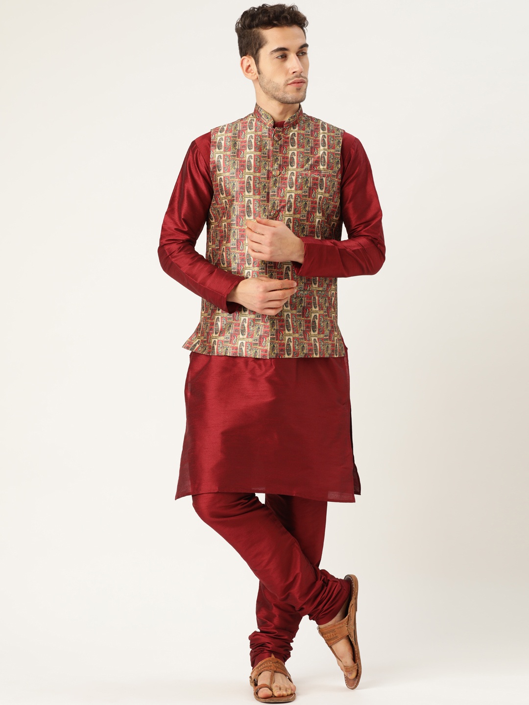 

SOJANYA Men Maroon Printed Kurta with Churidar
