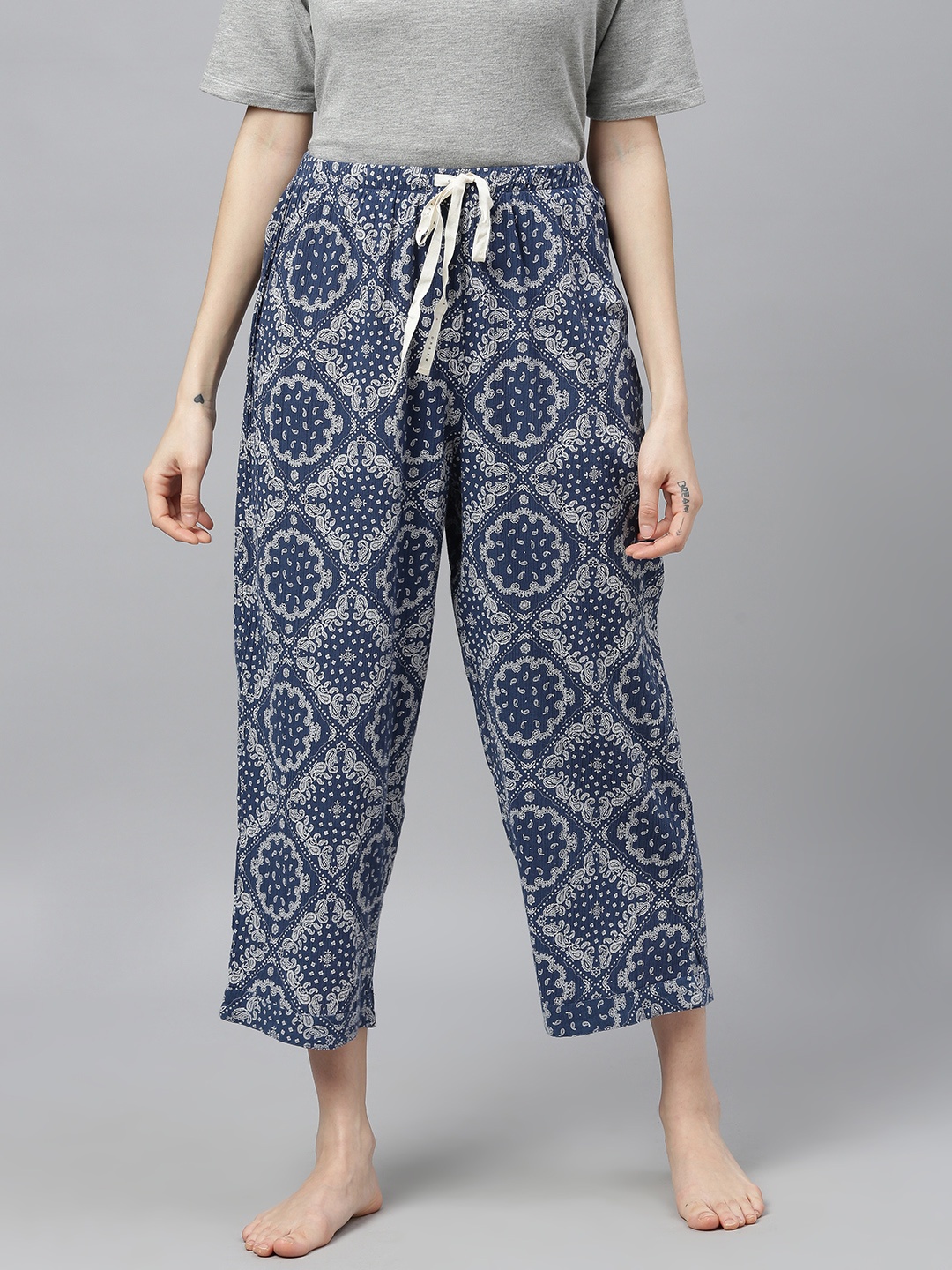 

Chemistry Woman's Navy Blue and White Printed Cropped Lounge Pants