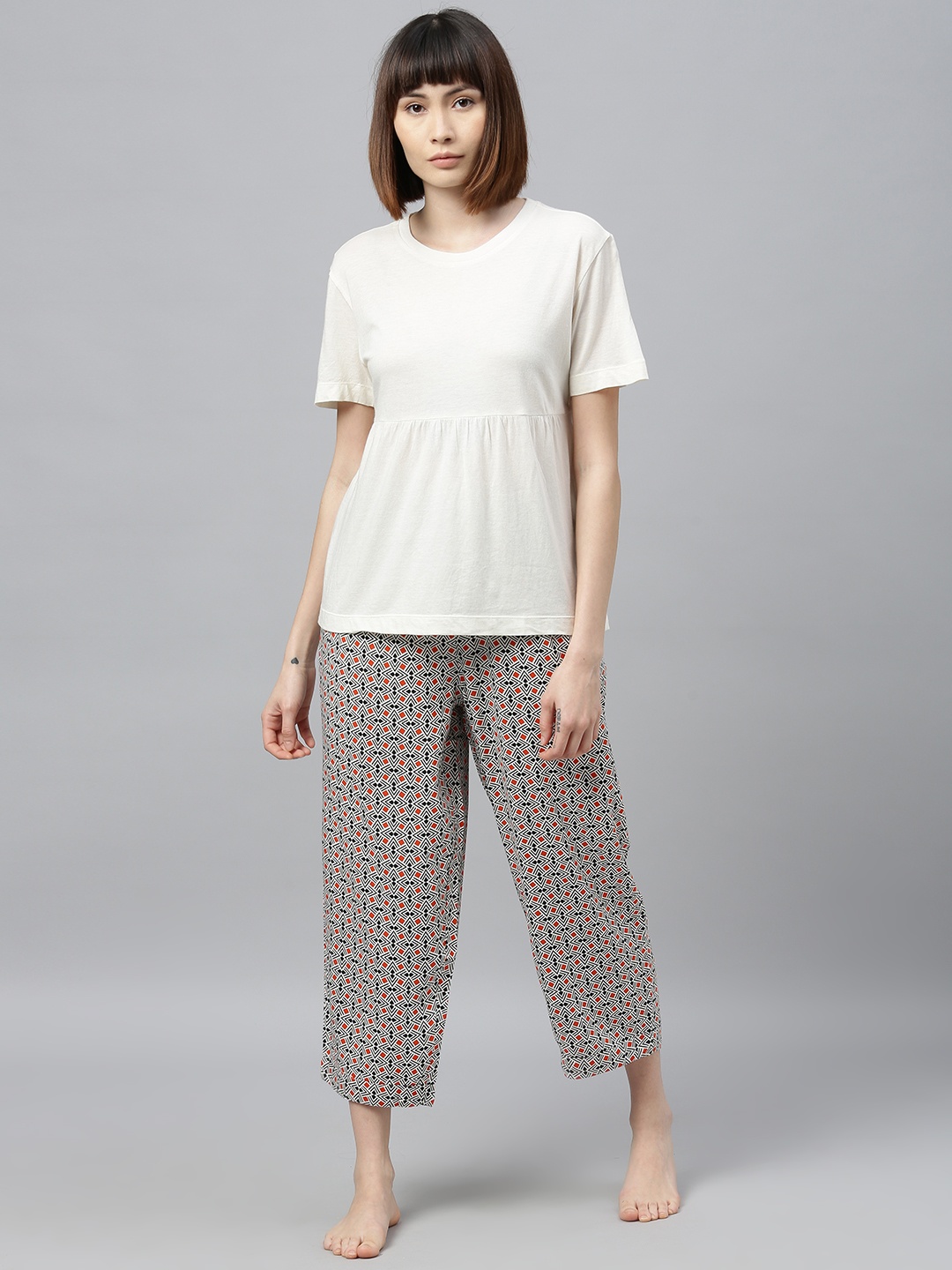

Chemistry Women Off-White & Black Solid Night suit