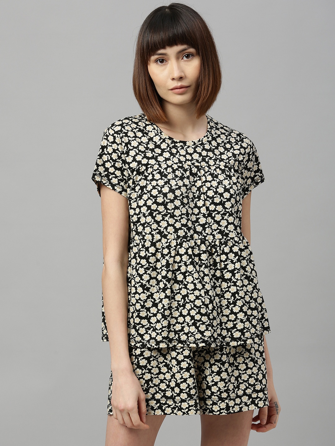 

Chemistry Women Black & Off-White Floral Printed Night Suit