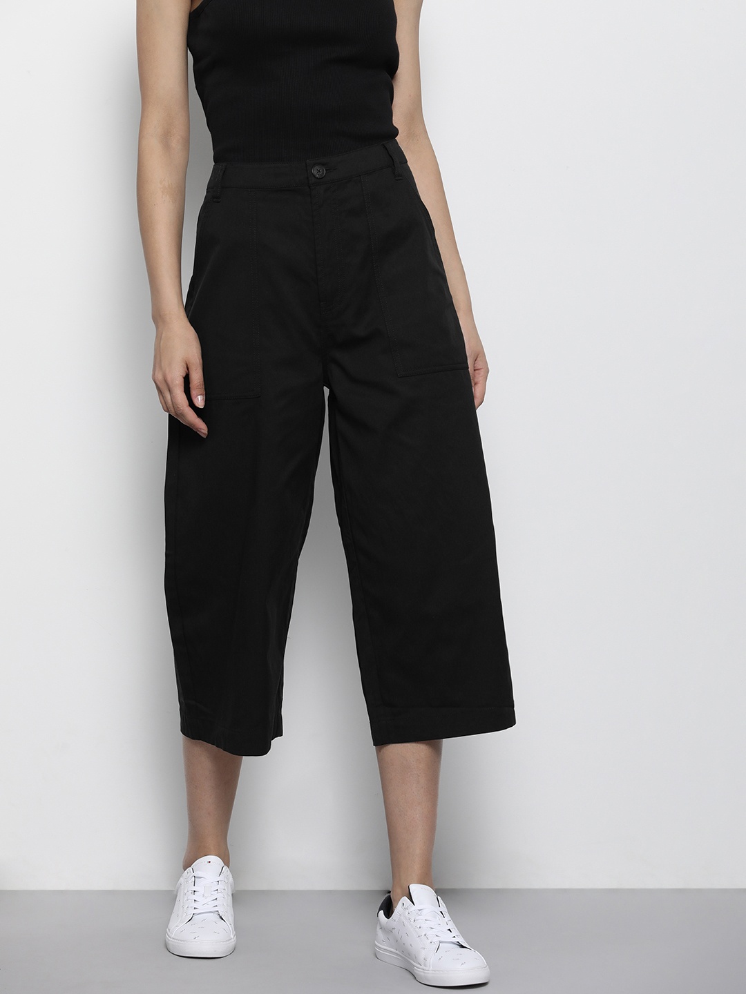 

Tommy Hilfiger Women Black Loose Fit Casual Three Fourth Trousers