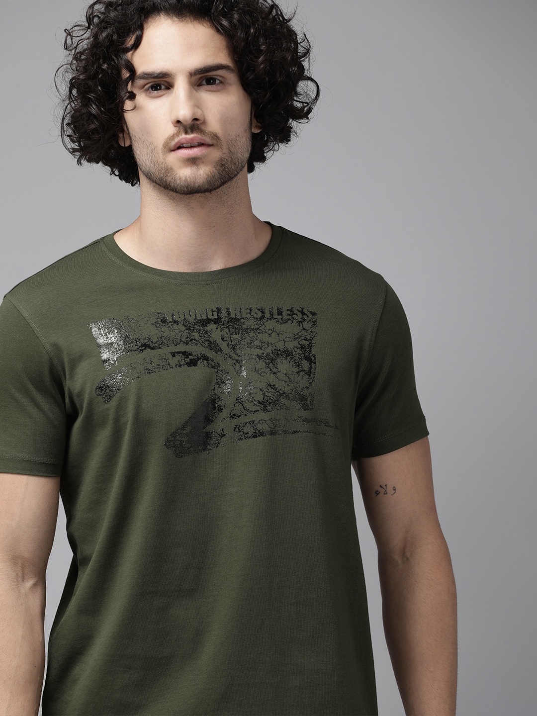 

SPYKAR Men Olive Green Printed Round Neck Pure Cotton T-shirt