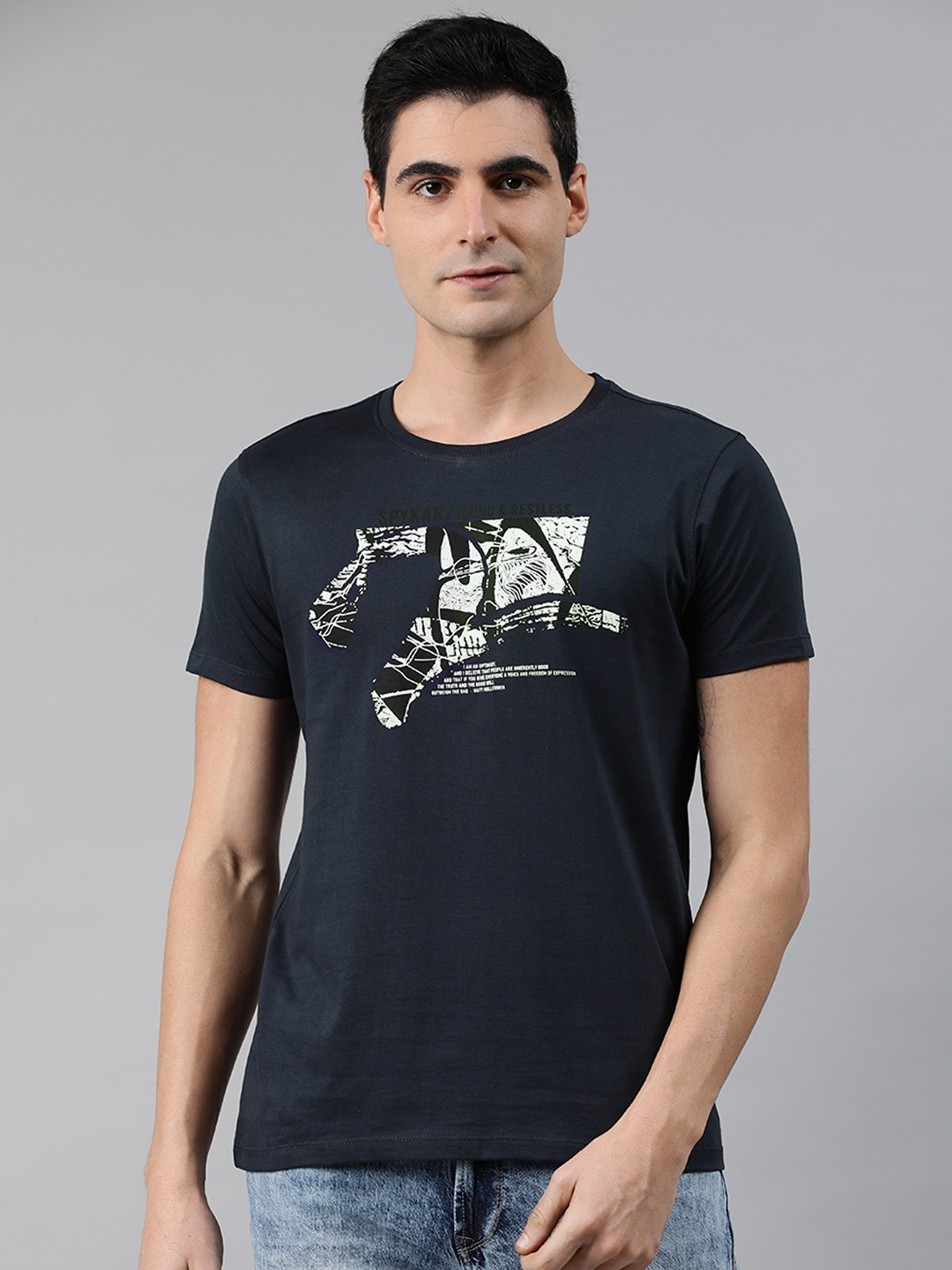 

SPYKAR Men Navy Blue Slim Fit Graphic Printed Round Neck Pure Cotton T-shirt
