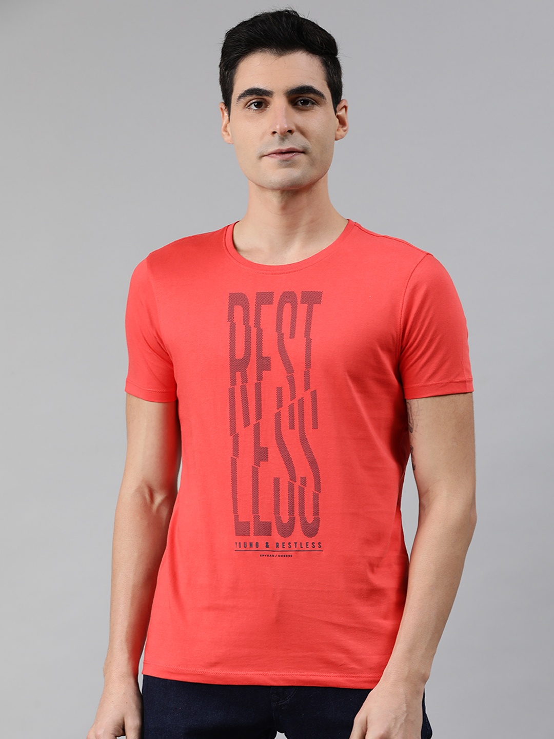 

SPYKAR Men Coral Red Slim Fit Printed Round Neck Pure Cotton T-shirt