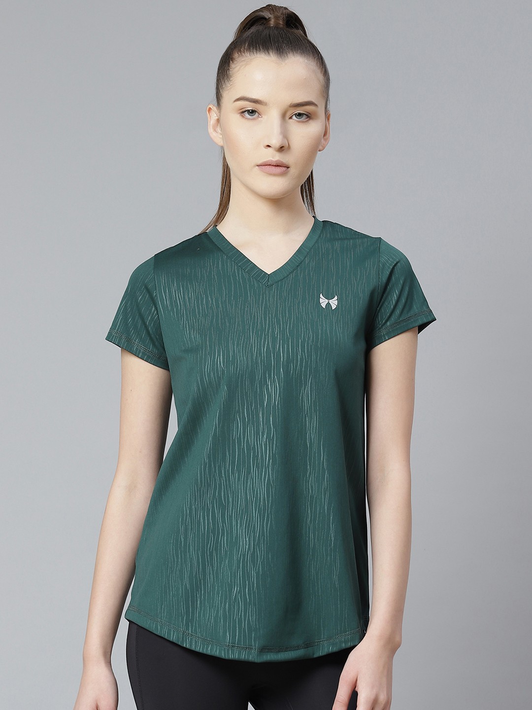

skyria Women Green Abstract Print V-Neck Sports T-shirt