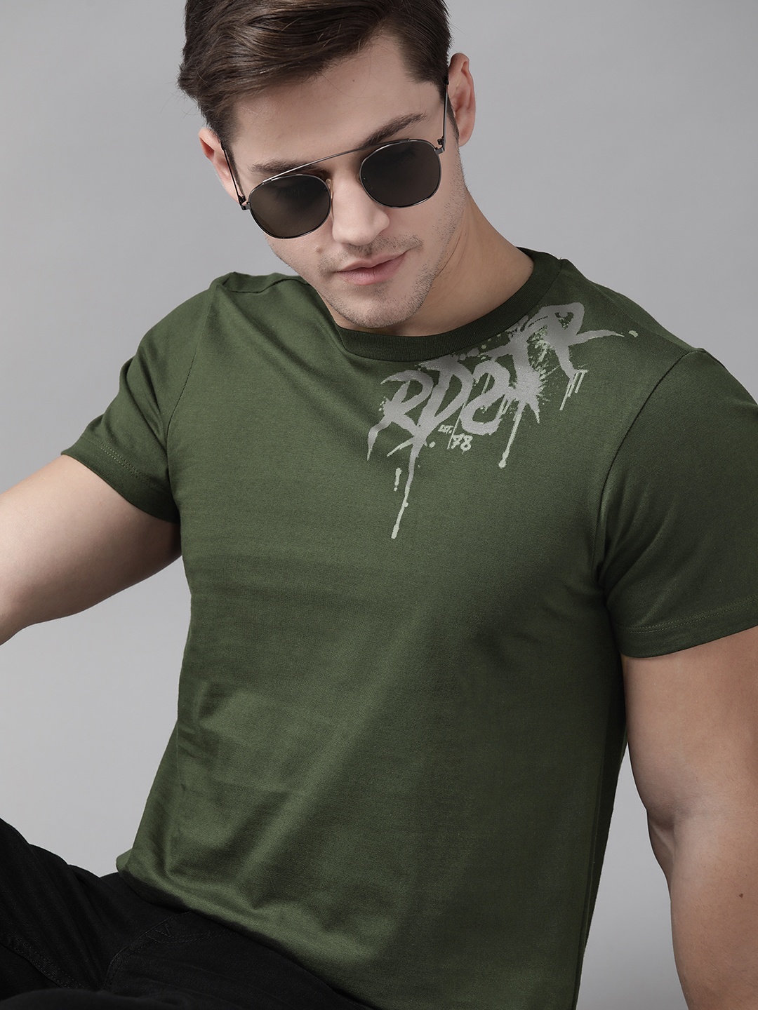 

Roadster Men Olive Green & Grey Pure Cotton Brand Logo Print Detail T-shirt