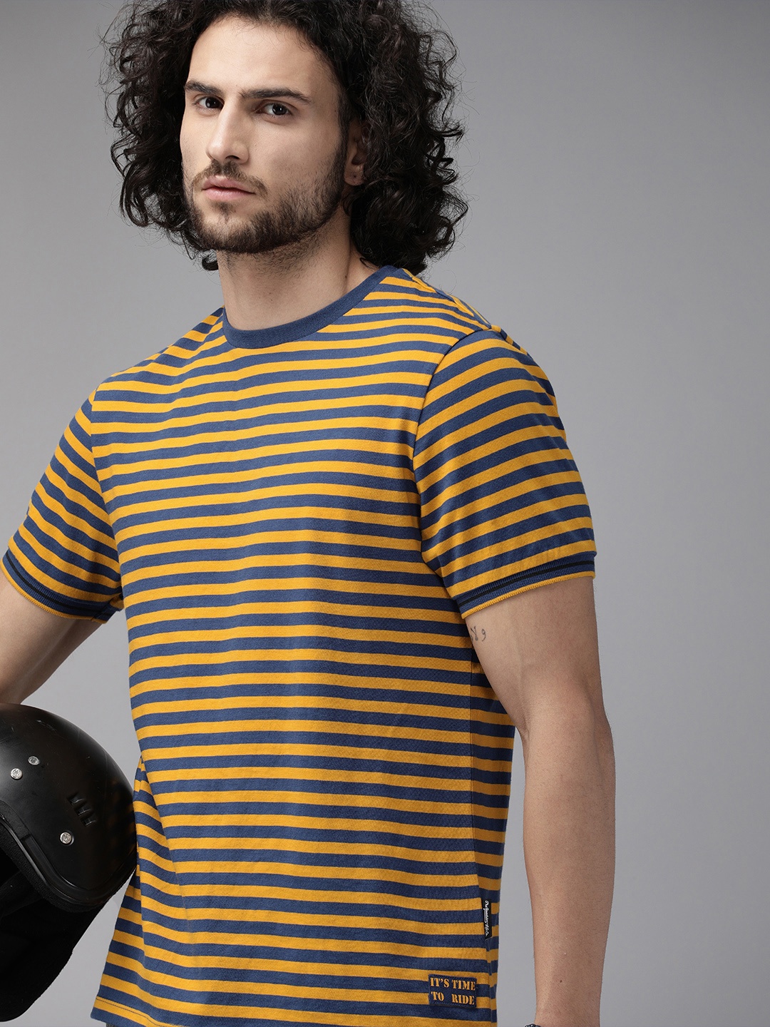 

Roadster Men Yellow Striped Round Neck Pure Cotton T-shirt