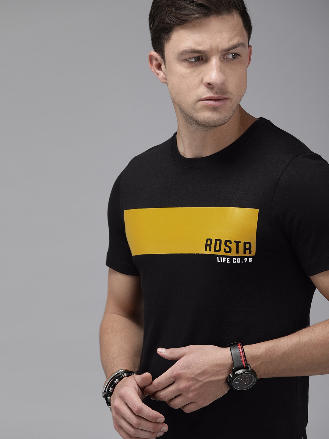 

Roadster Men Black Printed Round Neck Pure Cotton T-shirt
