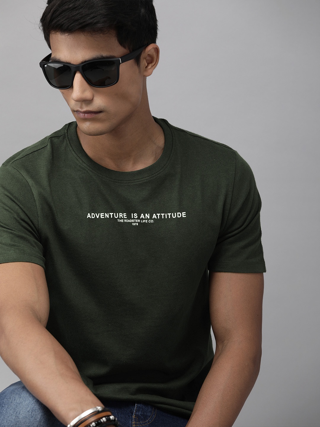 

Roadster Men Olive Green Solid Round Neck Pure Cotton T-shirt with Printed Detailing