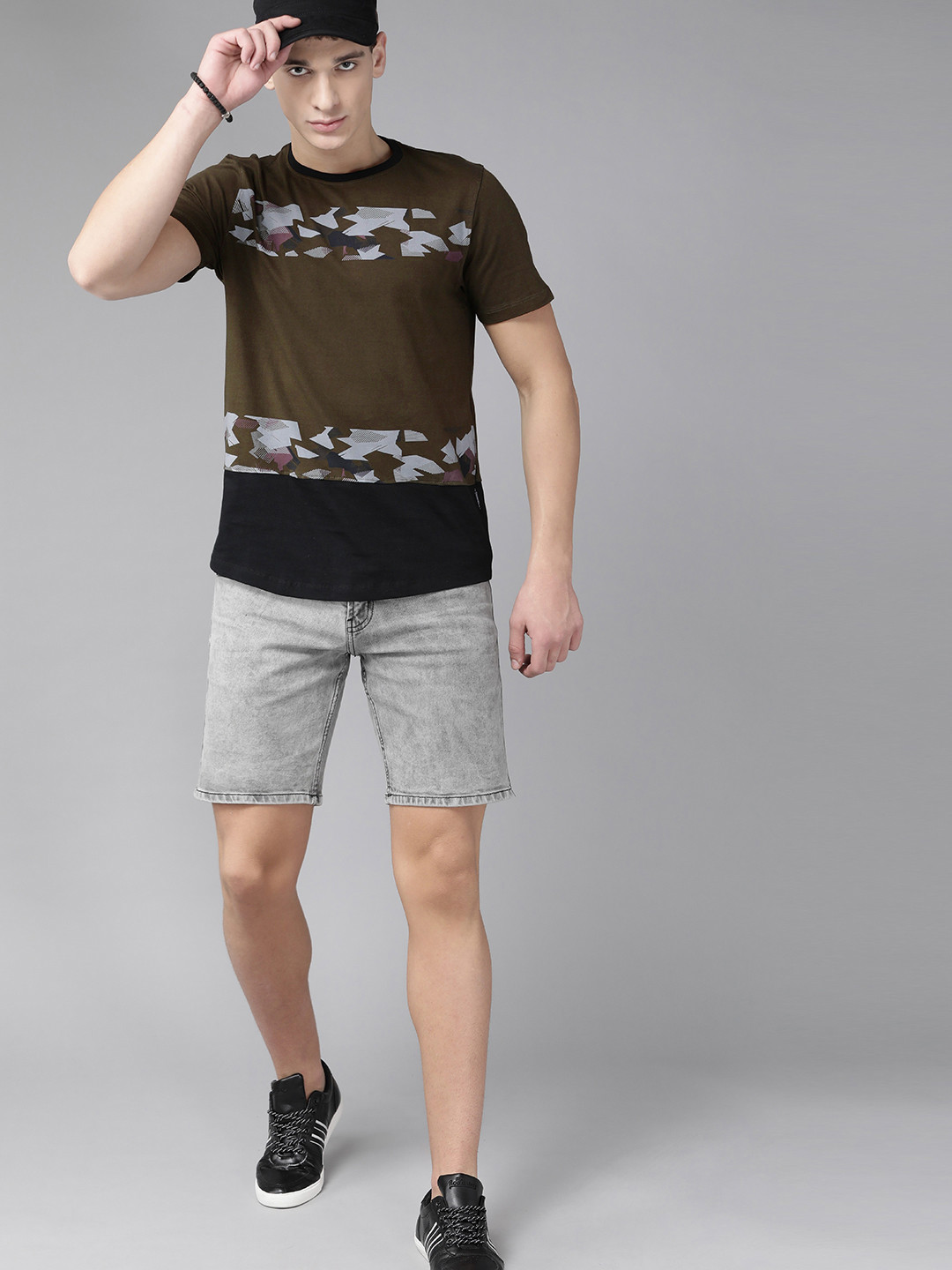 

Roadster Men Olive Green & Black Pure Cotton Printed Round Neck T-shirt