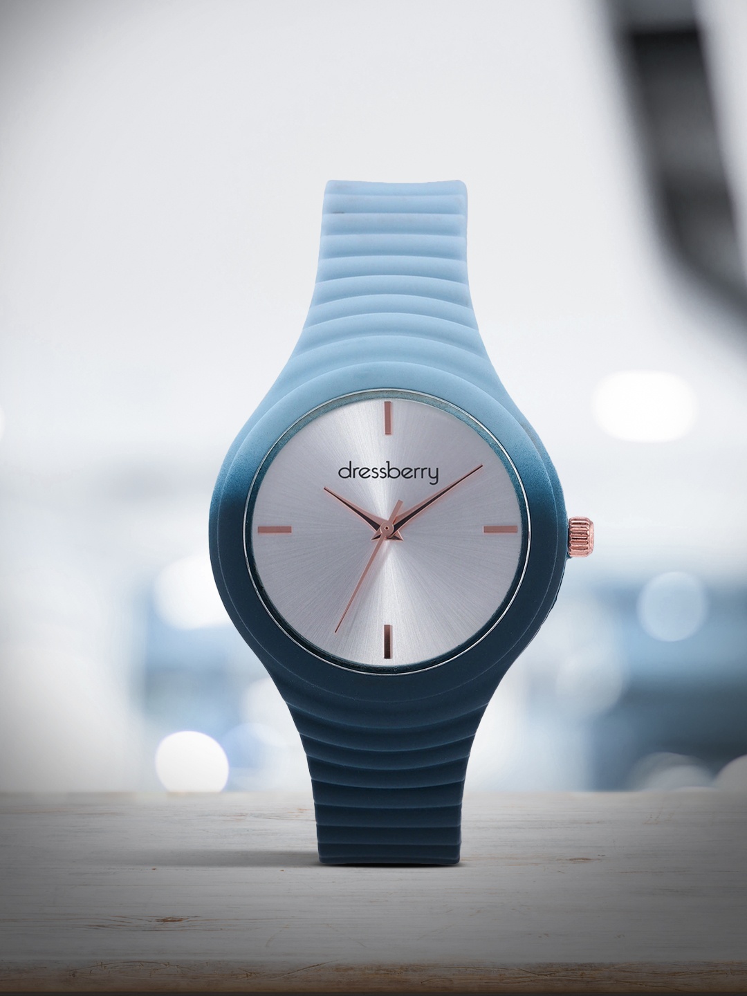 

DressBerry Women Silver-Toned Analogue Watch MFB-PN-SM-08