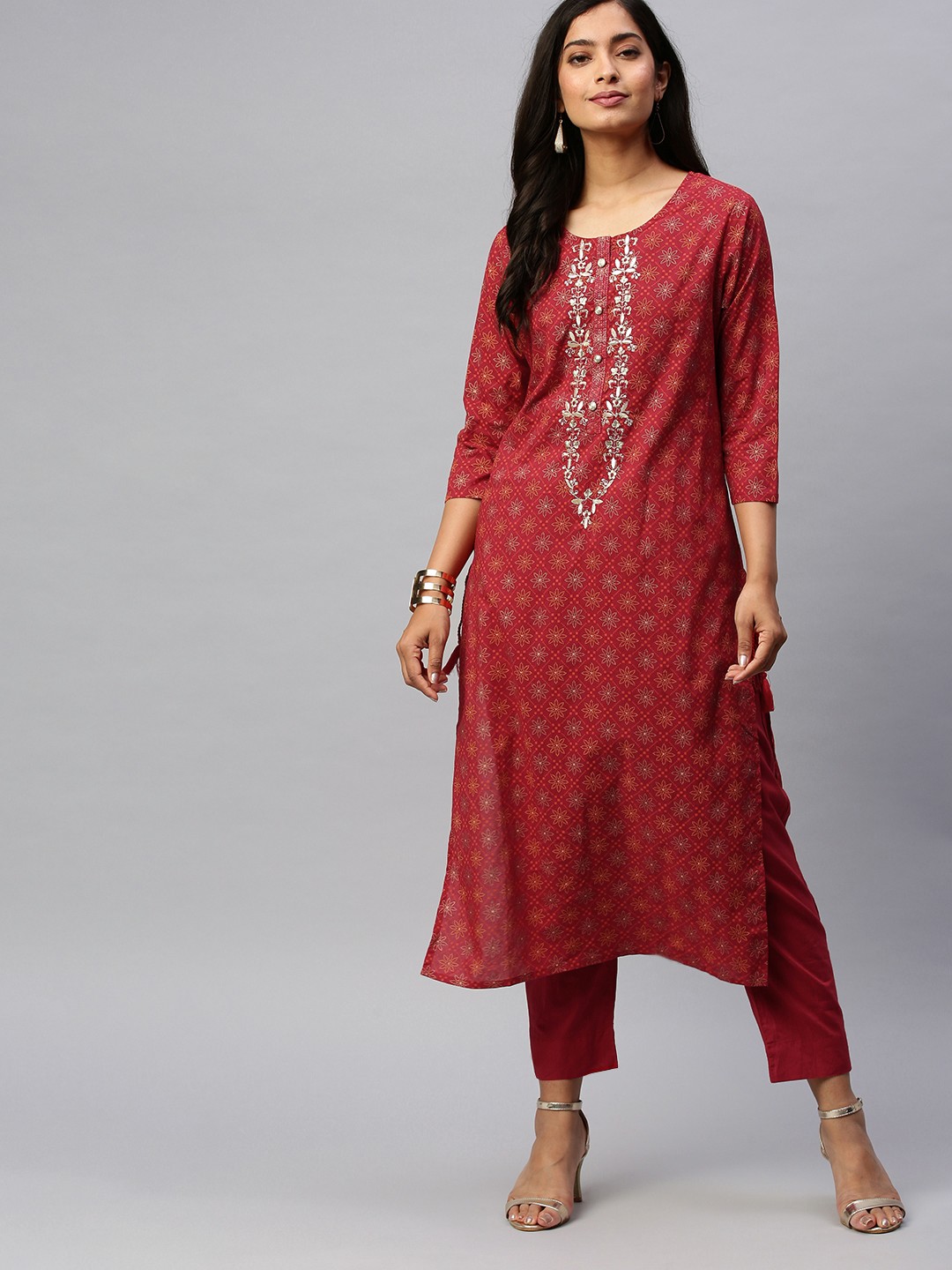 

Ishin Women Red & Orange Printed Kurta Set with Embroidered Detail