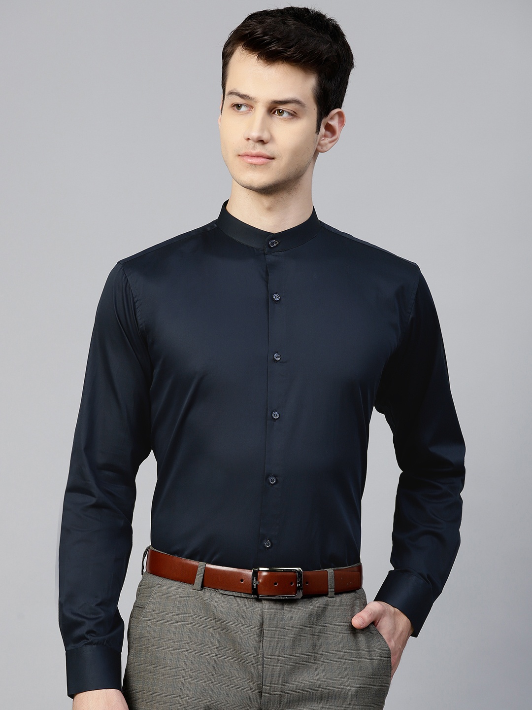 

MANQ Men Navy Blue Slim Fit Solid Smart Casual Shirt