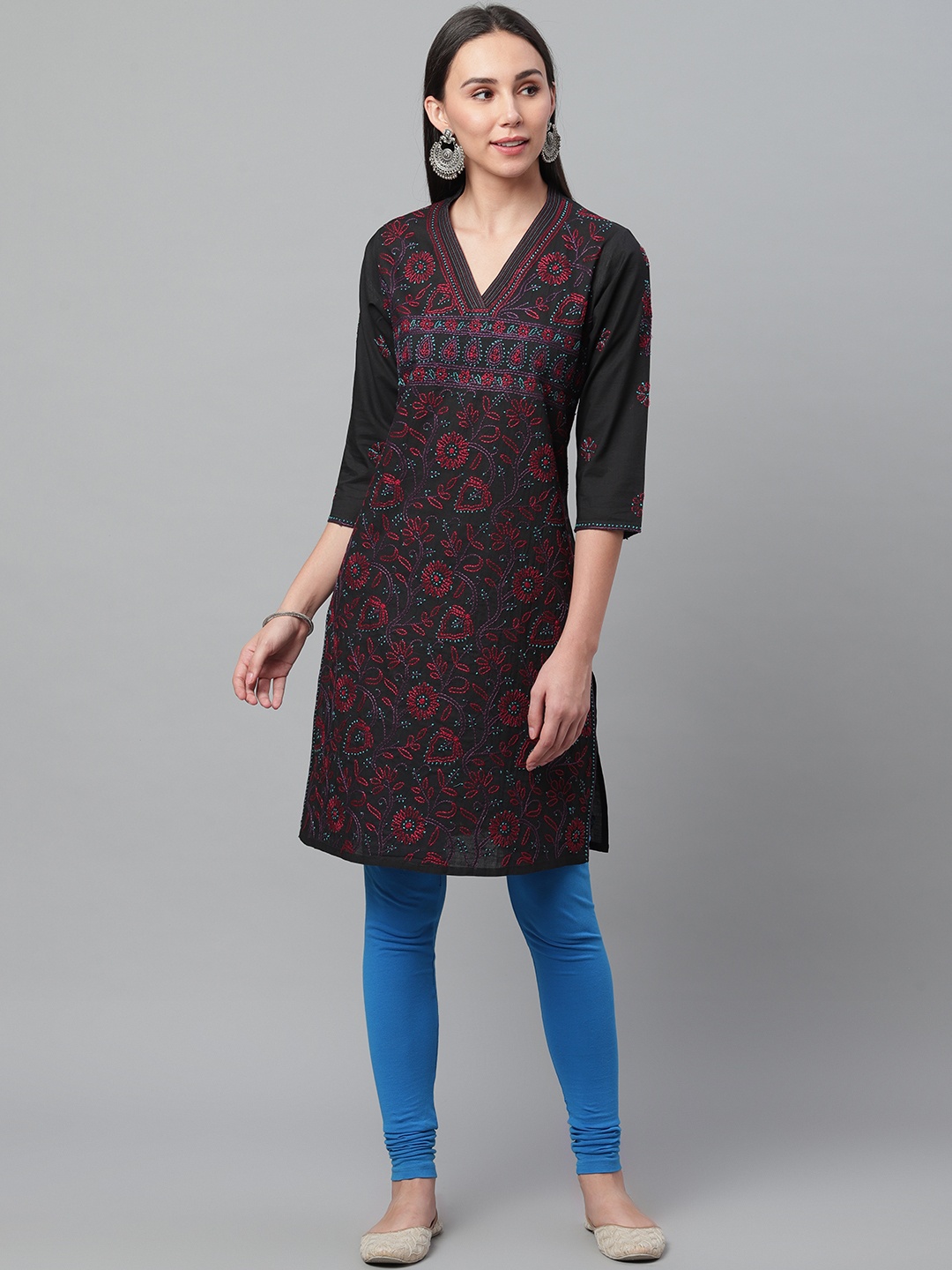 

akheri Women Black & Maroon Chikankari Embroidered Straight Kurta