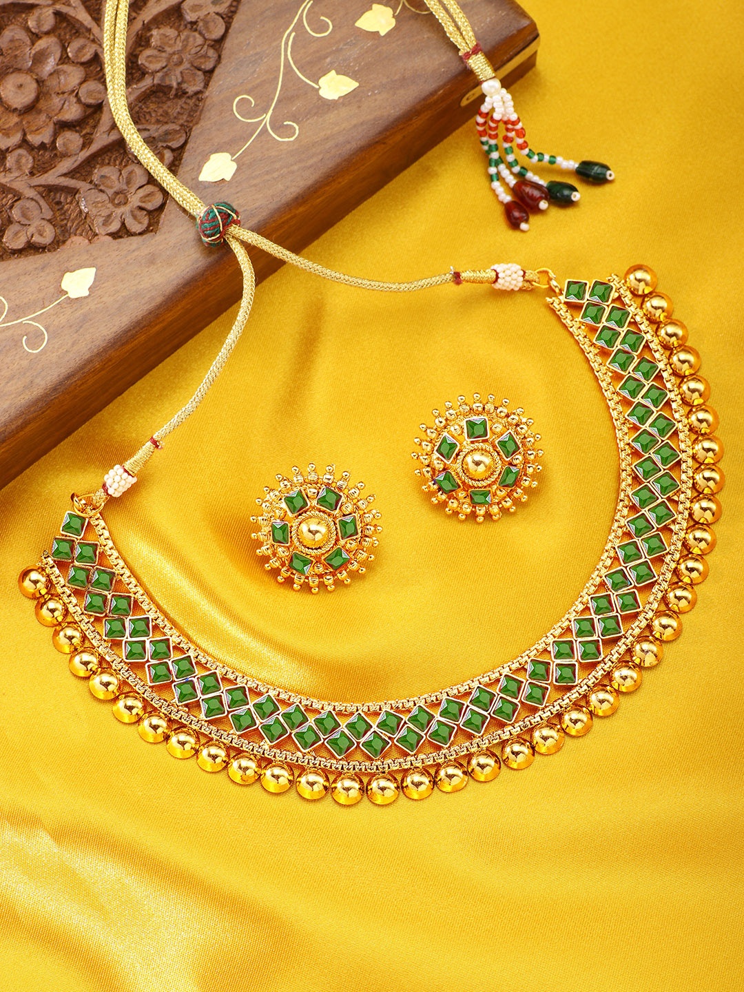 

Peora Green & Gold-Plated Traditional Choker Necklace Jewellery Set