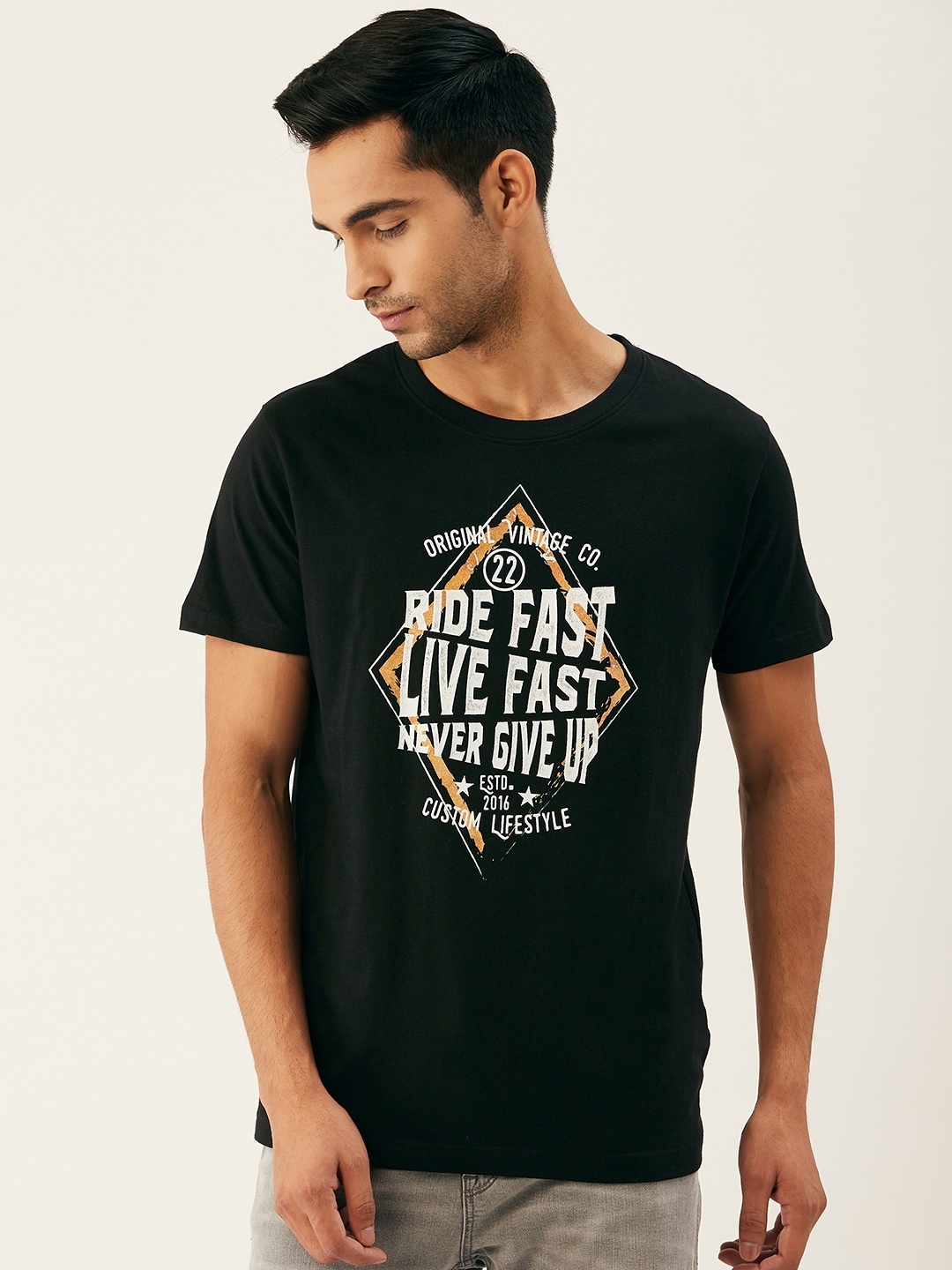 

THE CHAMBAL Men Black White Printed Round Neck Pure Cotton T-shirt