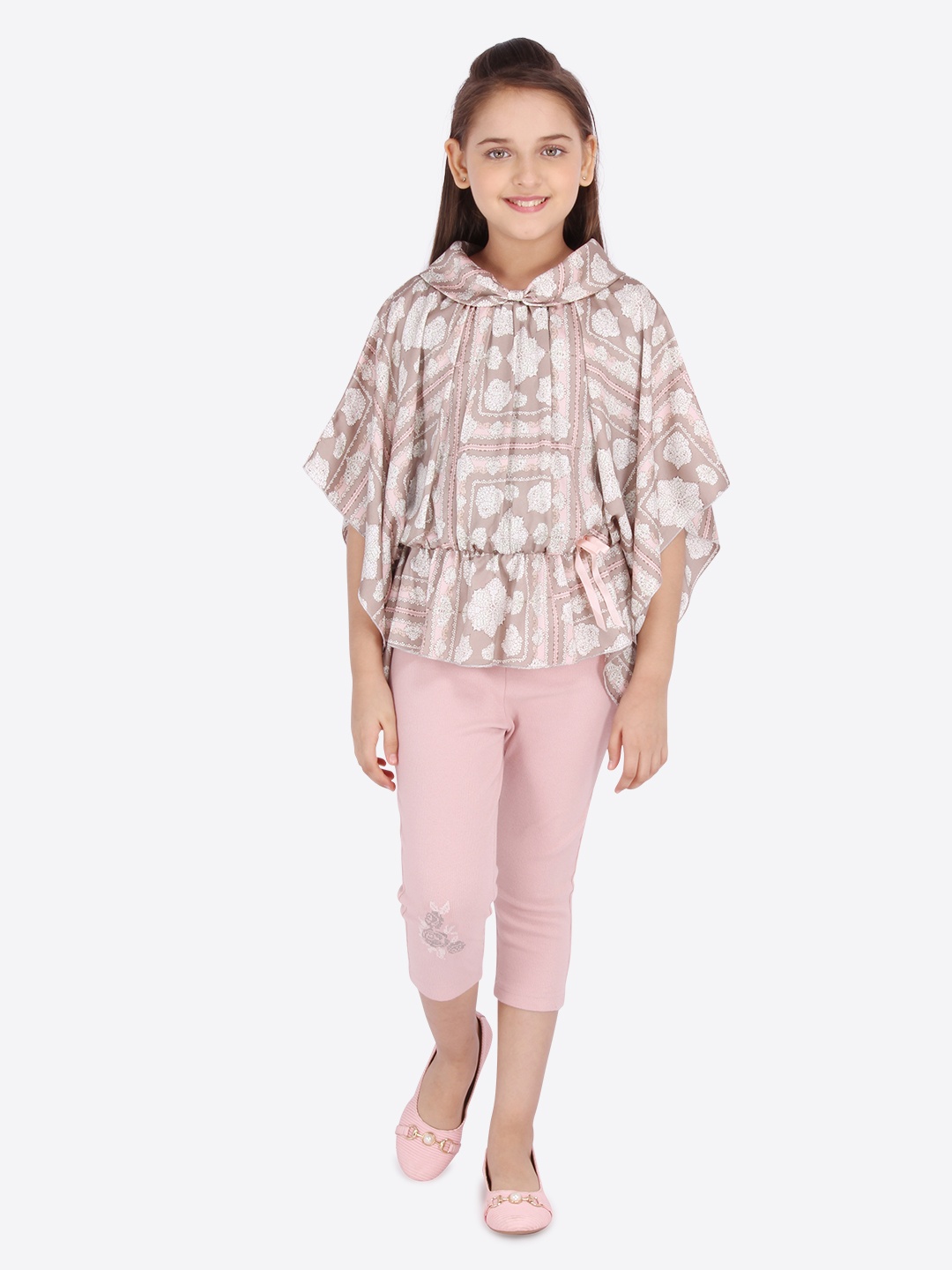 

CUTECUMBER Girls Beige & Peach-Coloured Printed Top with Jeggings