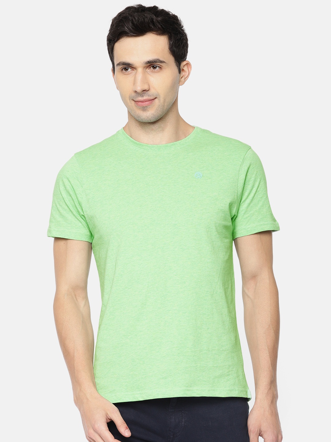 

Bossini Men Green Solid Pure Cotton T-shirt